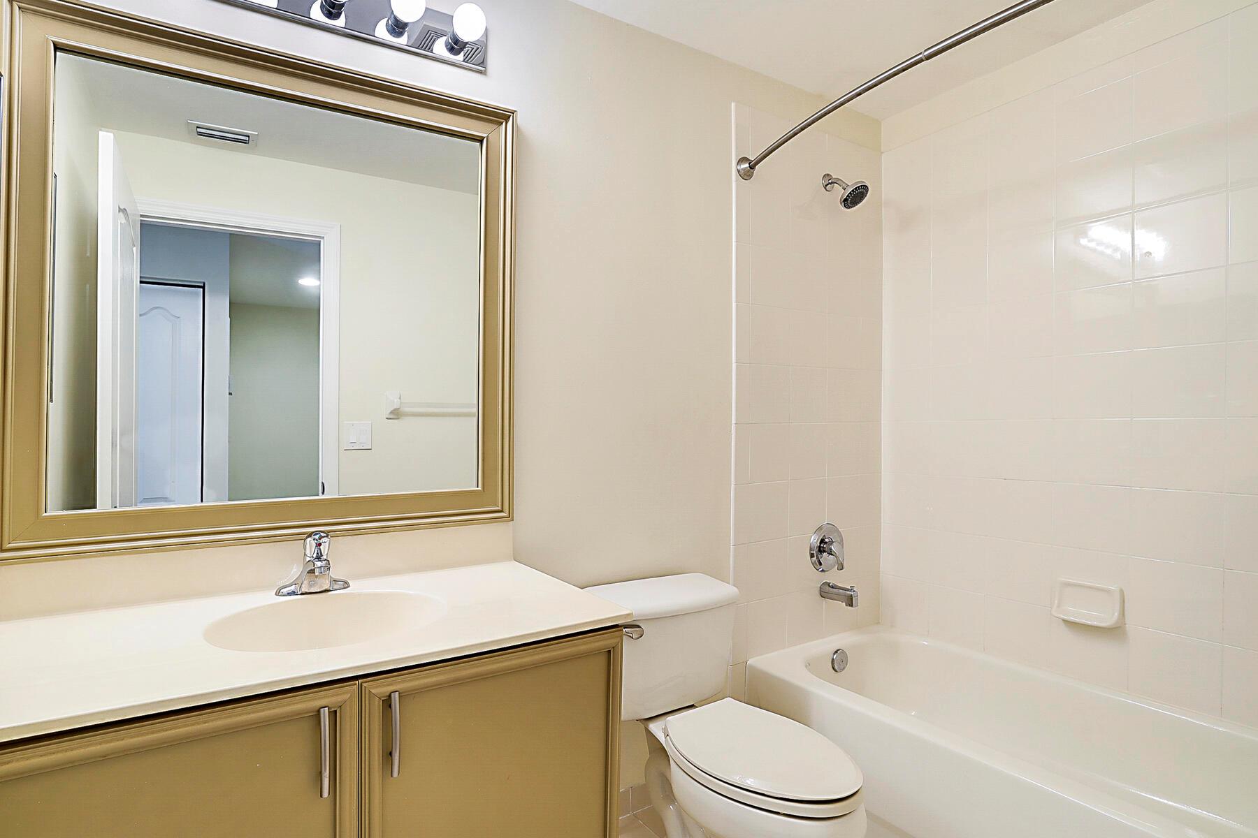 Riviera Beach, Florida 33418, United States, 3 Bedrooms Bedrooms, ,3 BathroomsBathrooms,Residential,Pending,207912