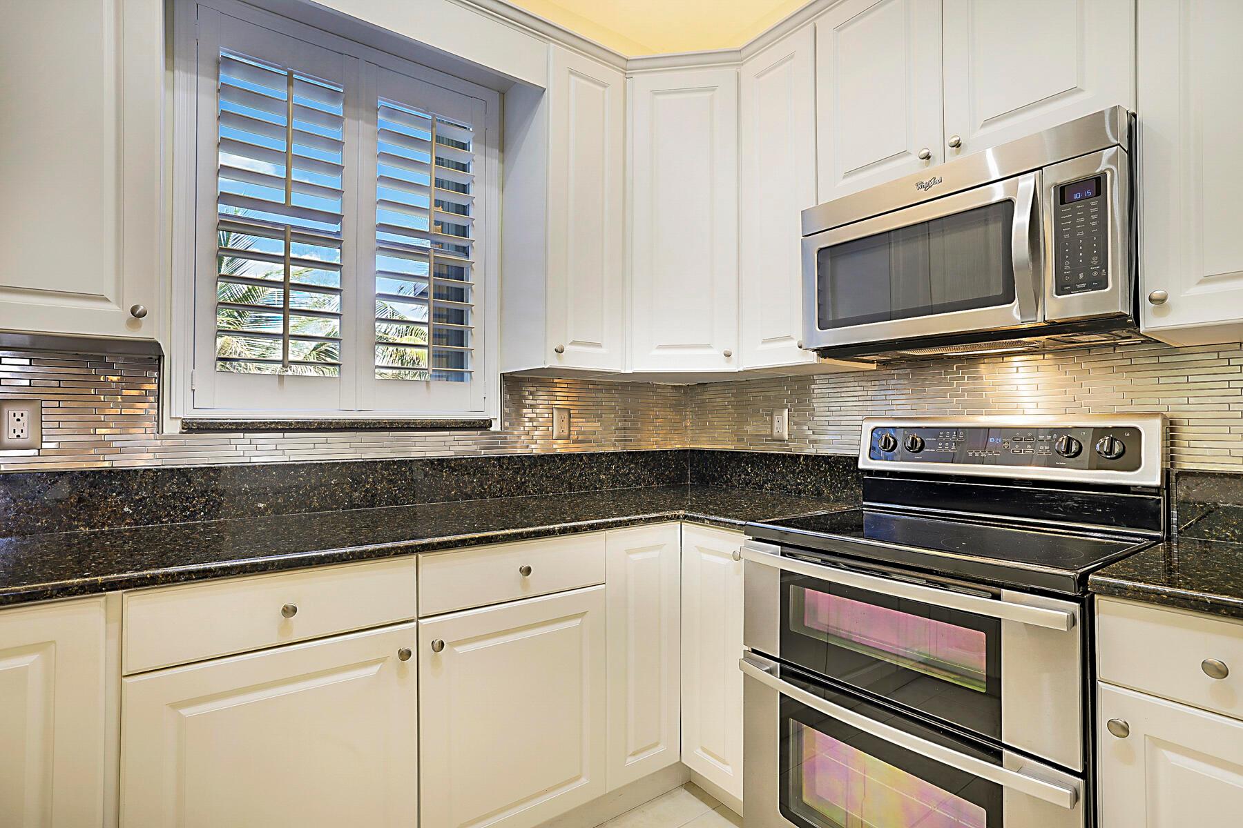 Riviera Beach, Florida 33418, United States, 3 Bedrooms Bedrooms, ,3 BathroomsBathrooms,Residential,Pending,207912