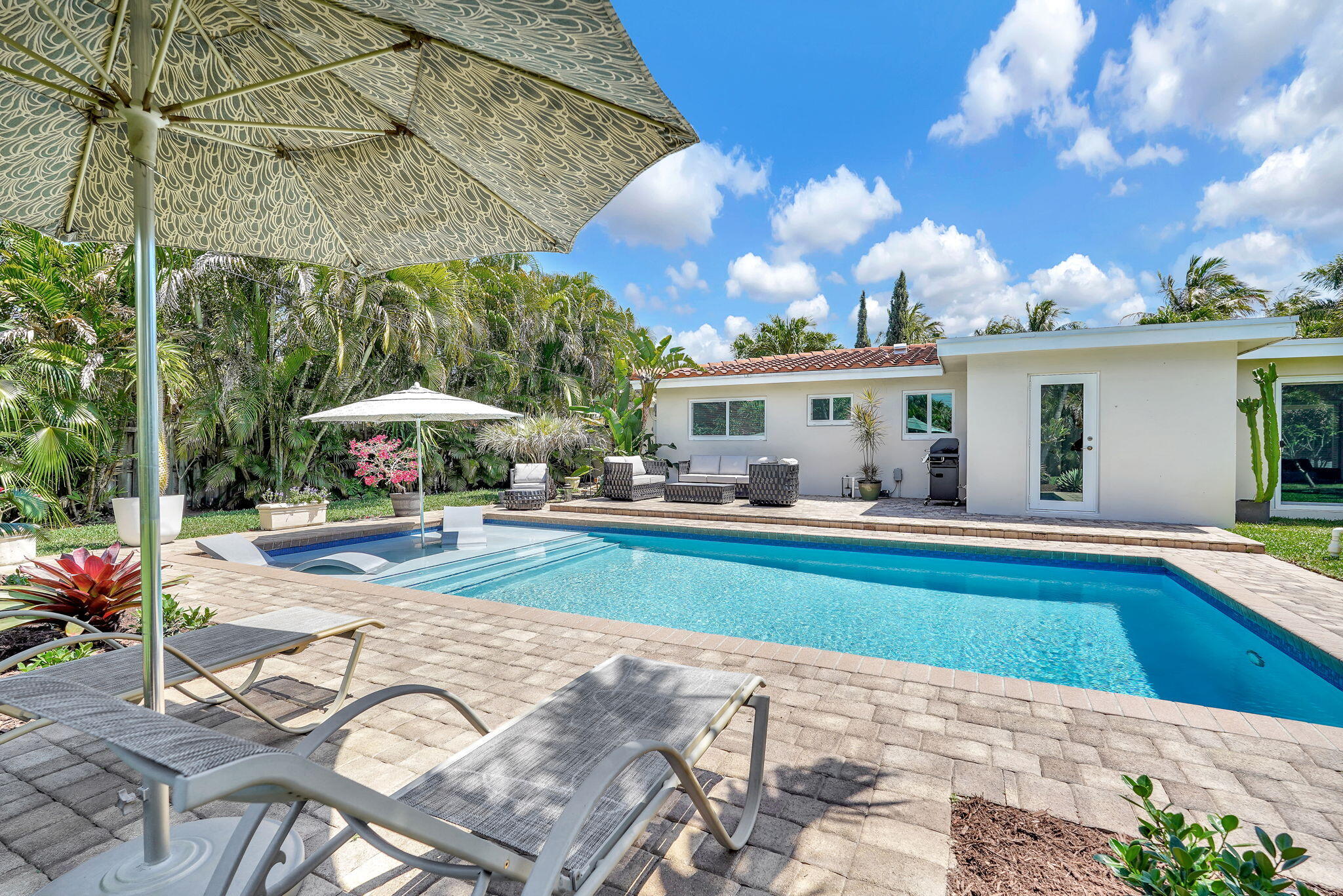 IMPERIAL POINT 1 SEC - Residential