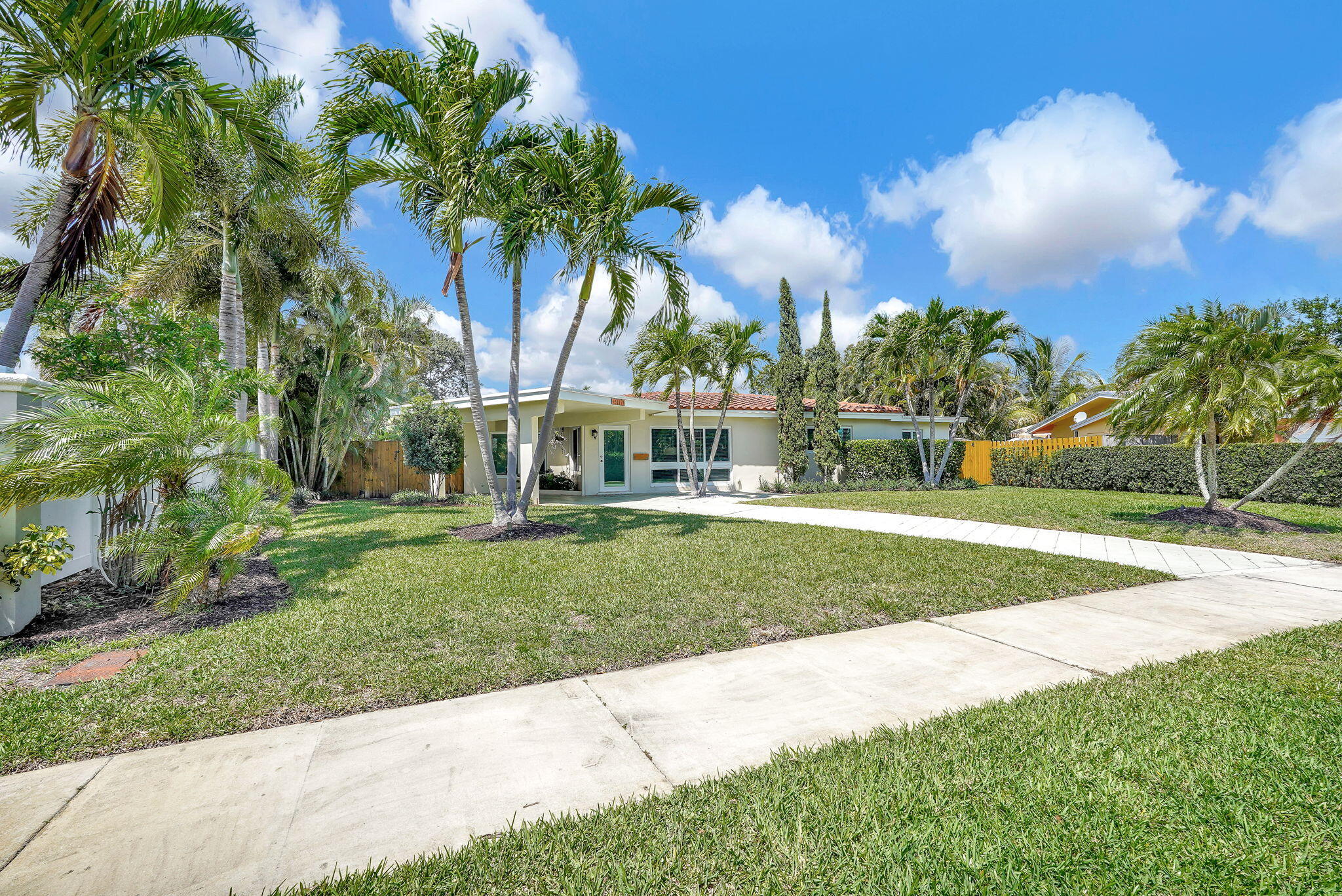 IMPERIAL POINT 1 SEC - Residential