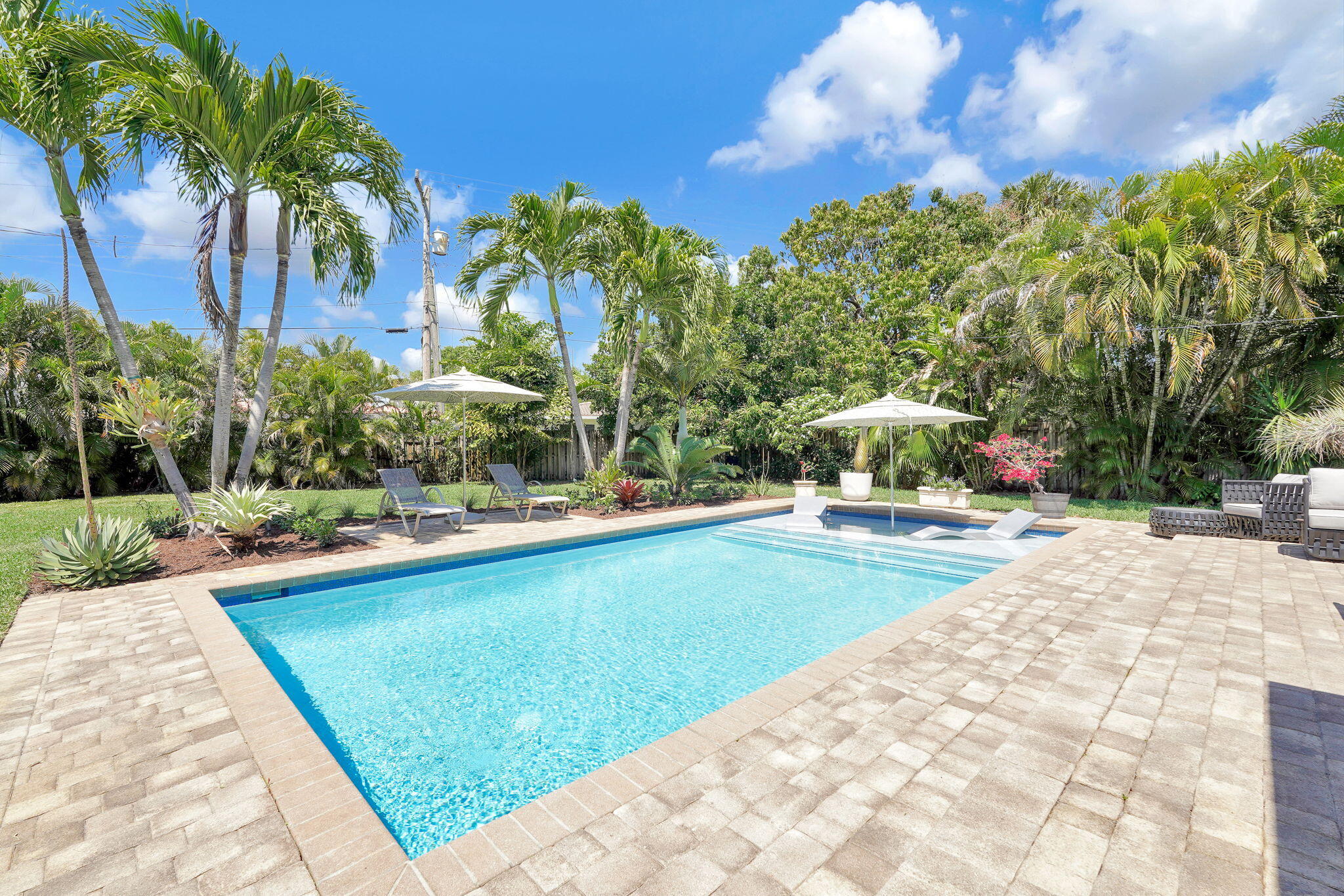 IMPERIAL POINT 1 SEC - Residential