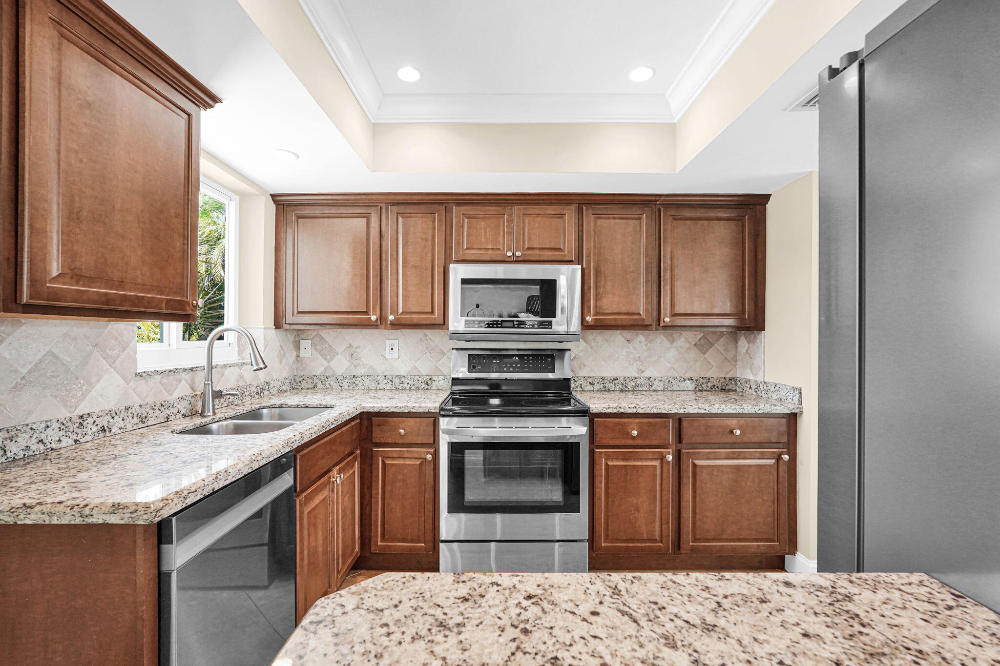 IMPERIAL POINT 1 SEC - Residential