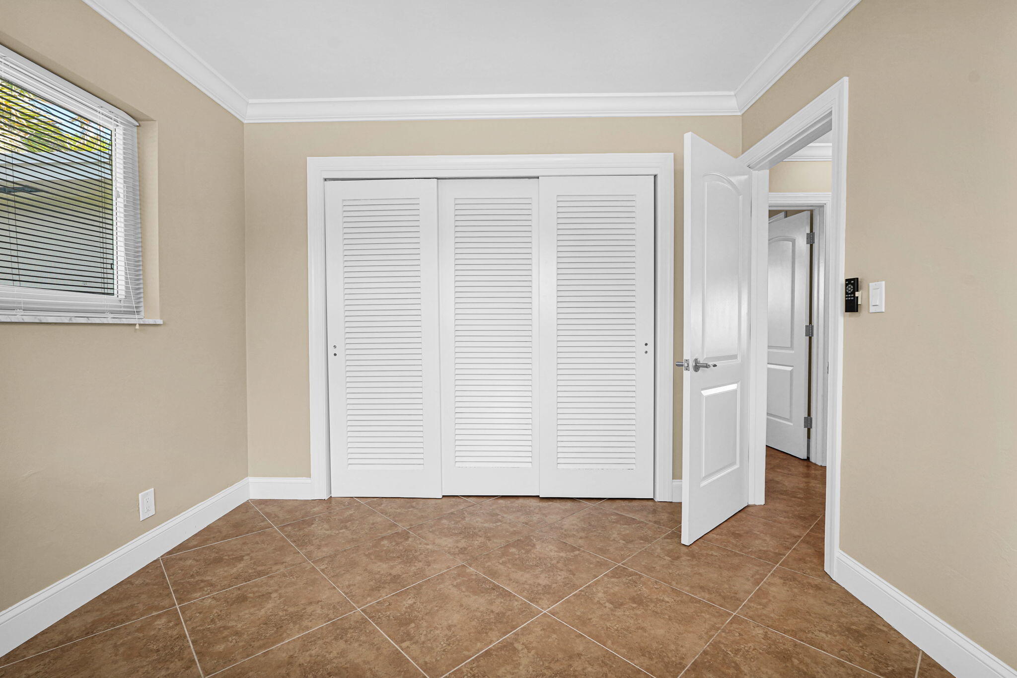 IMPERIAL POINT 1 SEC - Residential