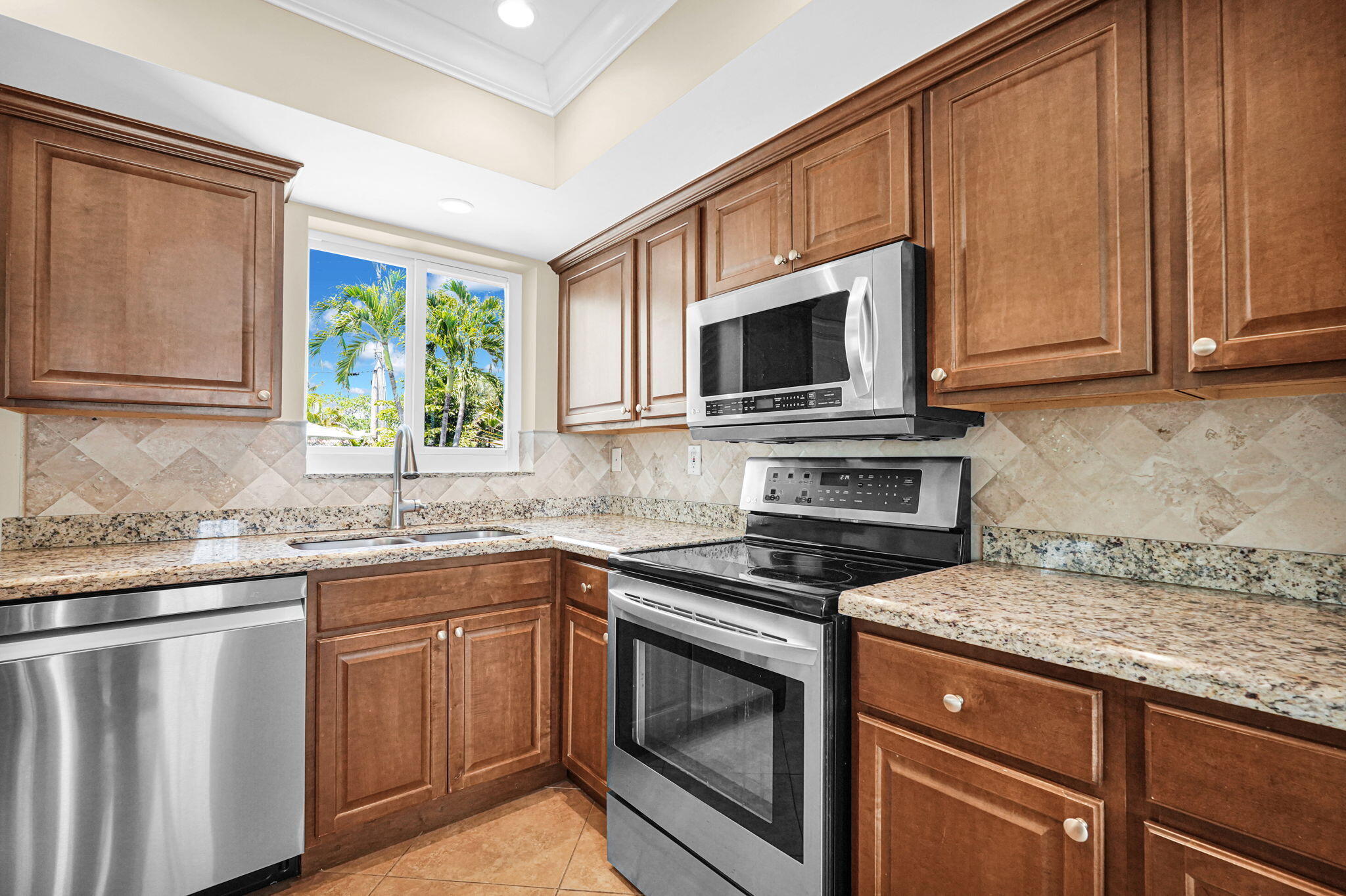 IMPERIAL POINT 1 SEC - Residential