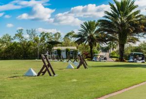 ADMIRALS COVE - Residential