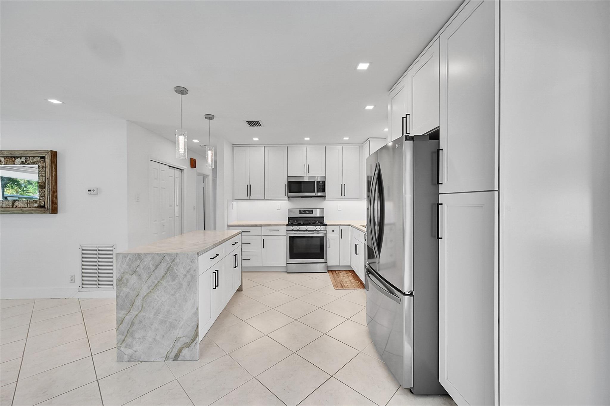 232 SW 9th Ct
