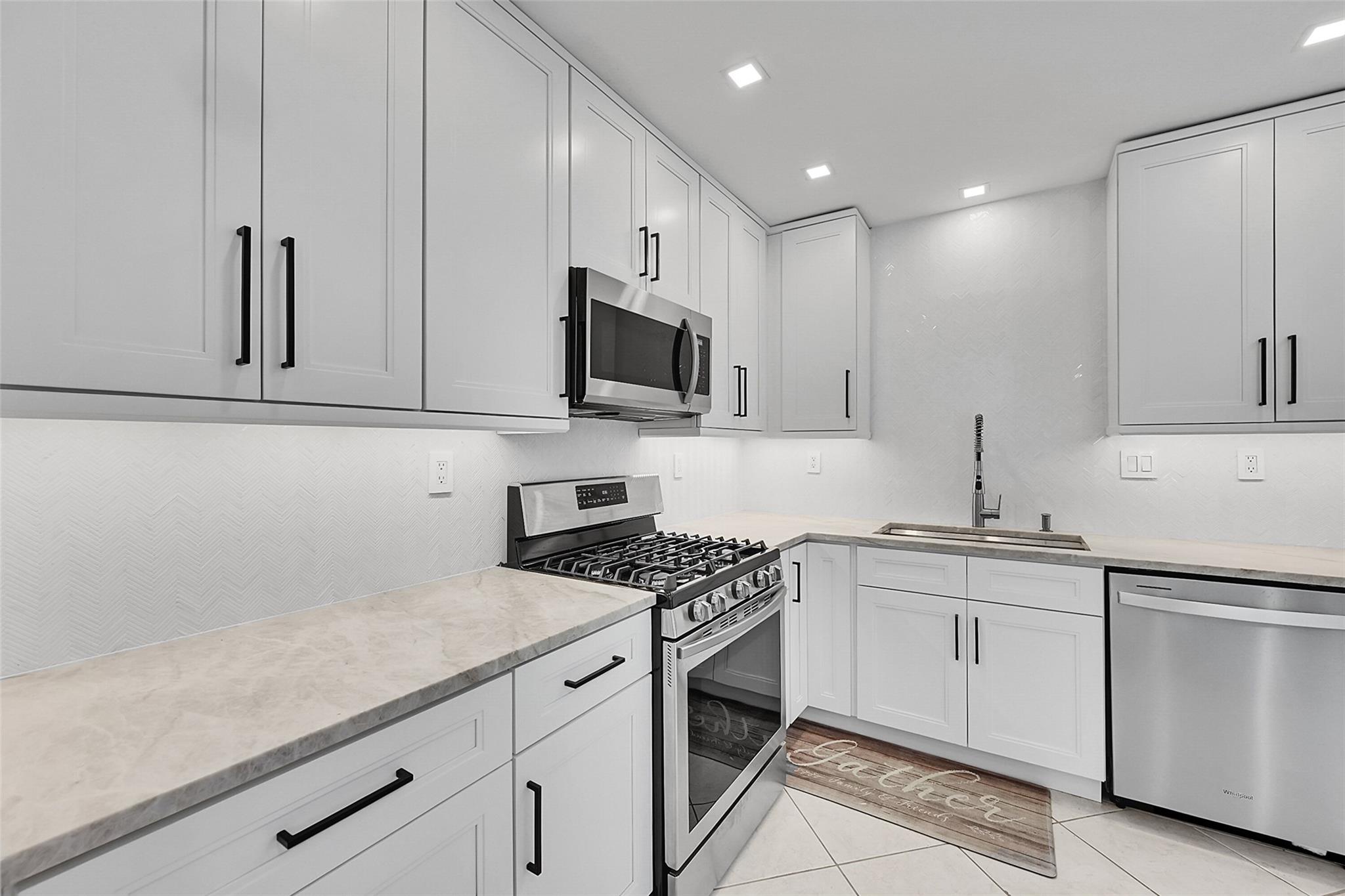 232 SW 9th Ct