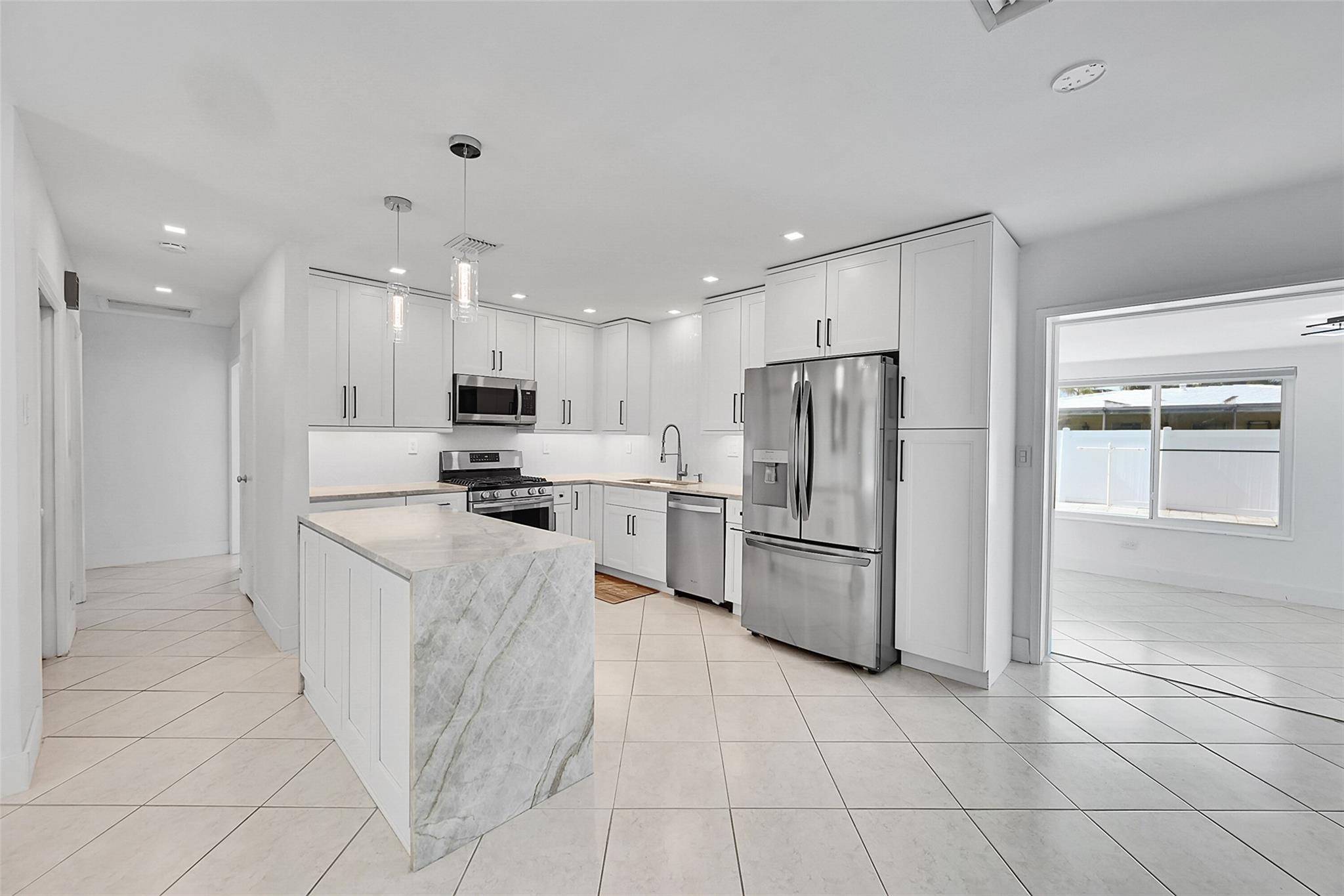 232 SW 9th Ct