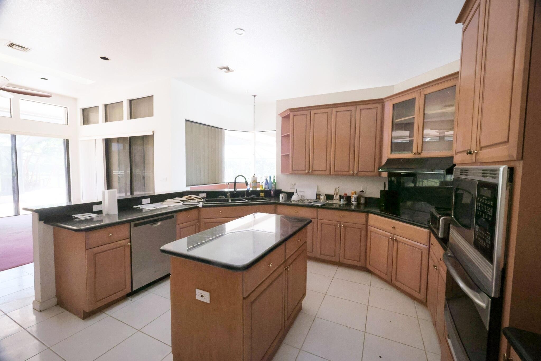 PALM BEACH POINT - Residential