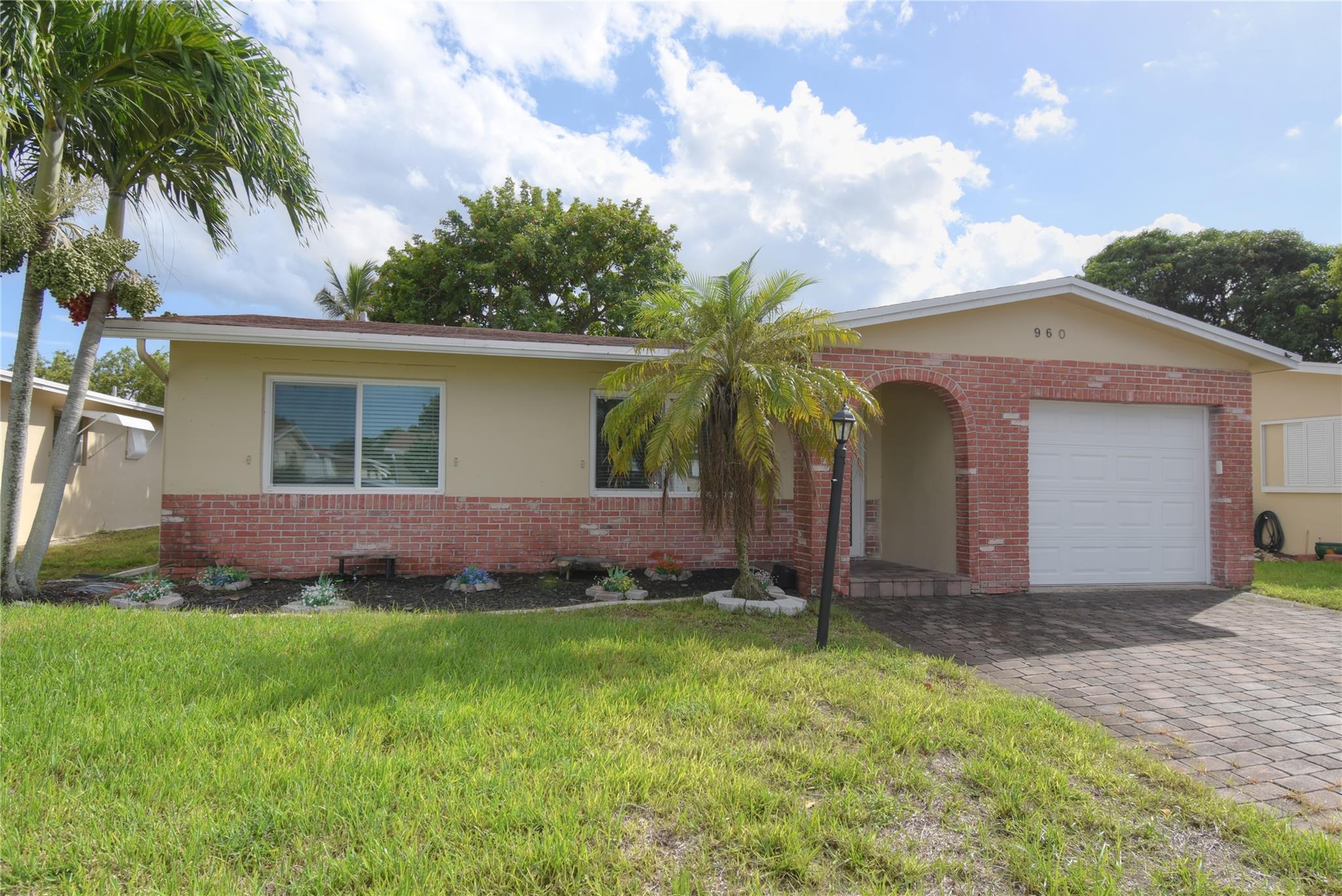 960 NW 49th St