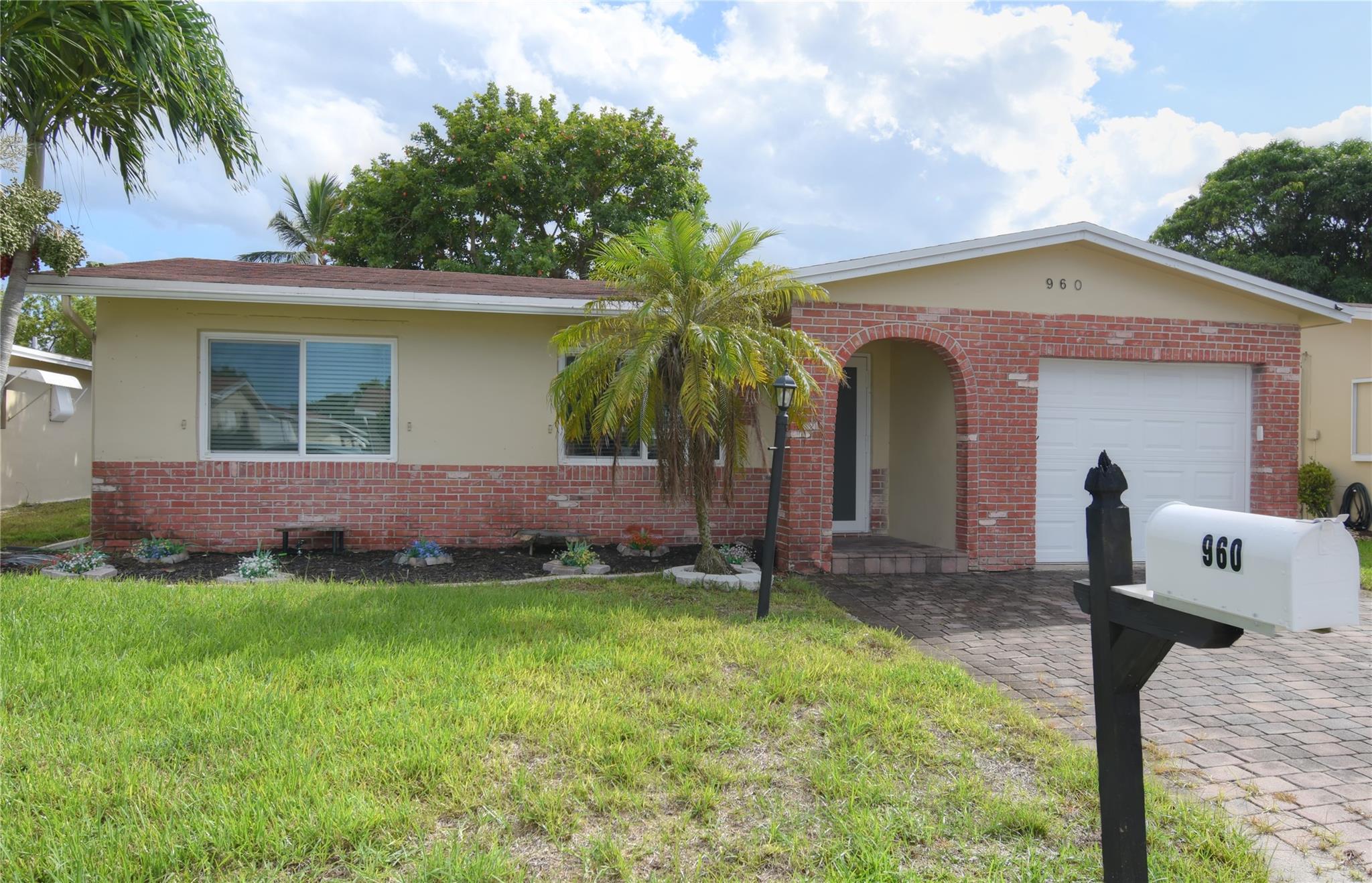 960 NW 49th St