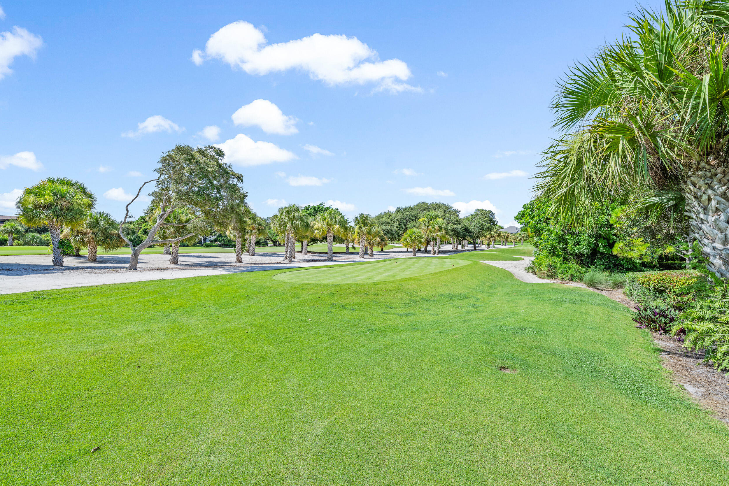 JUPITER HILLS VILLAGE - Residential