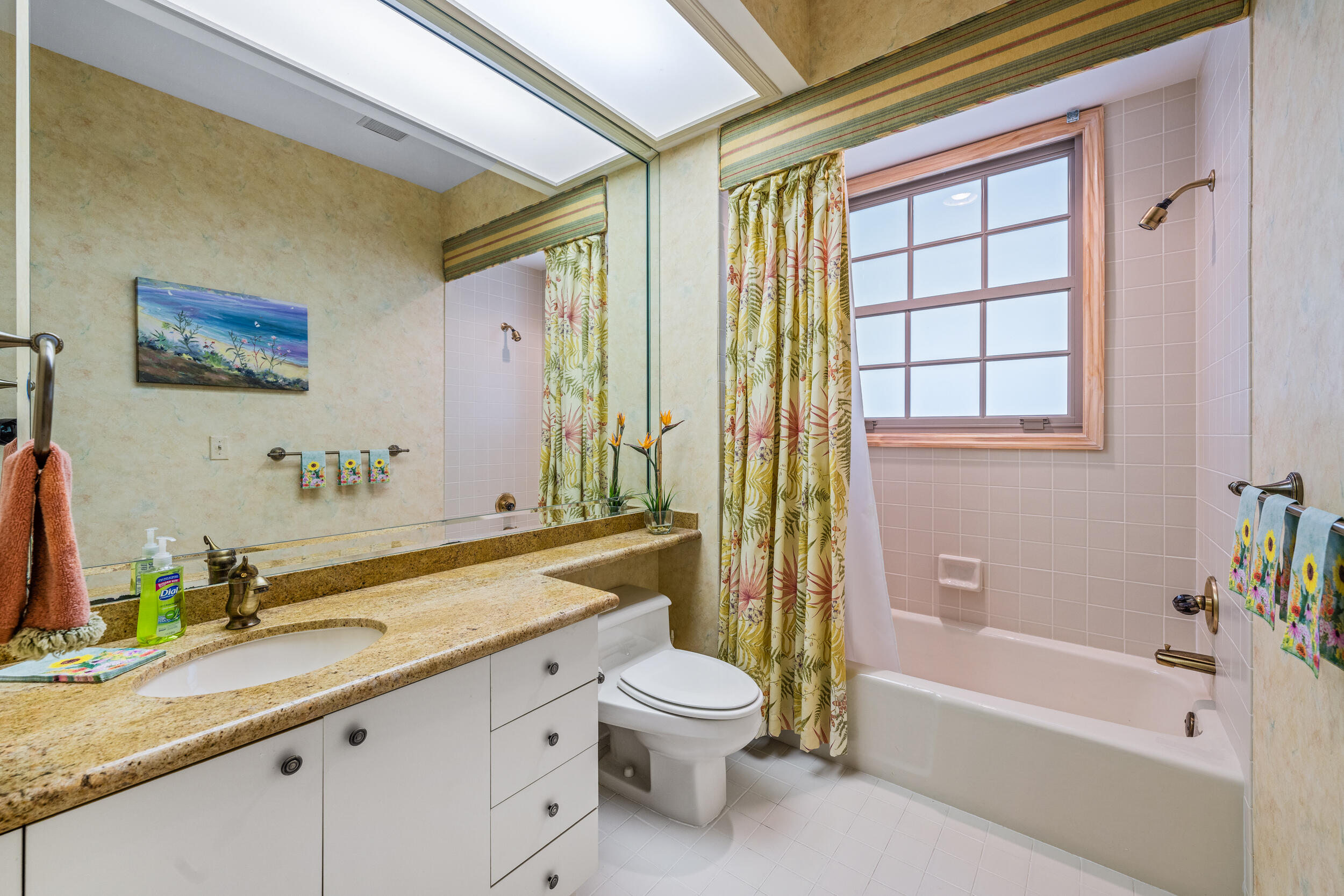 JUPITER HILLS VILLAGE - Residential