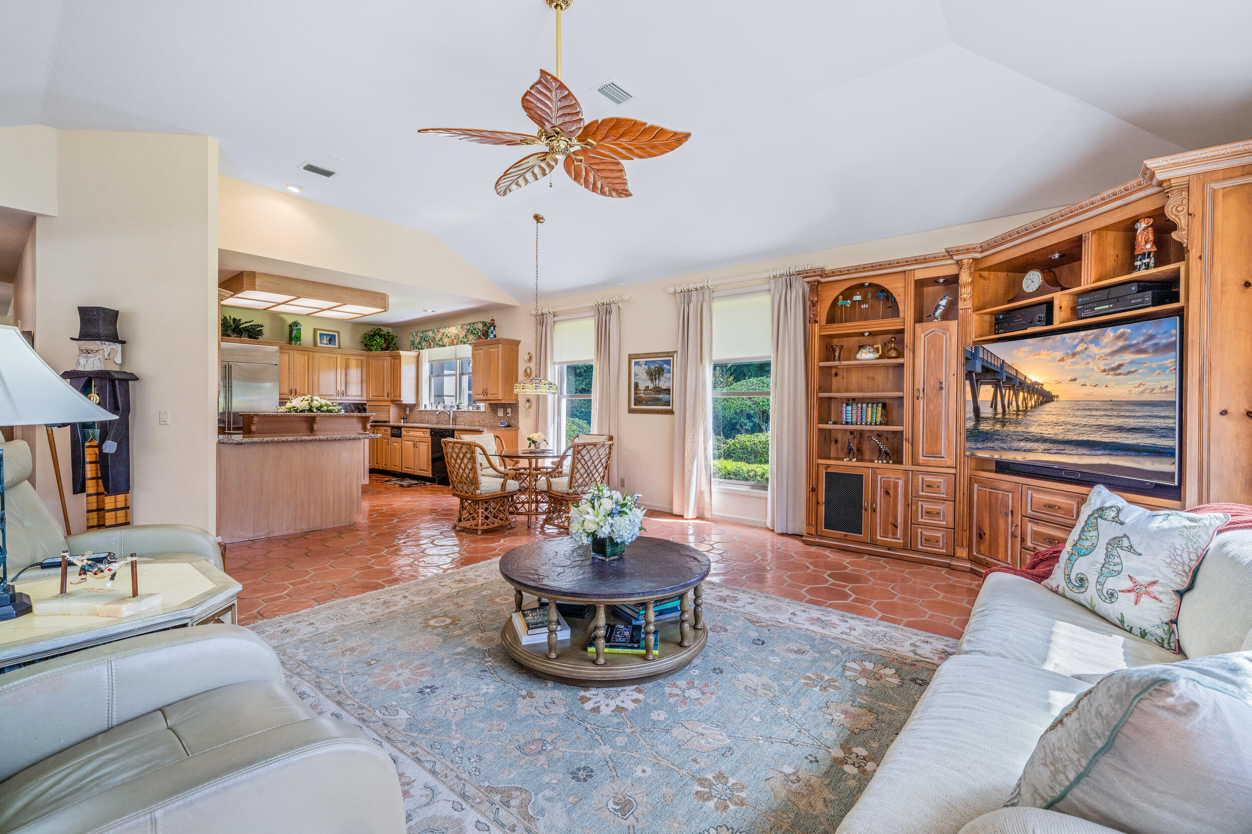 JUPITER HILLS VILLAGE - Residential