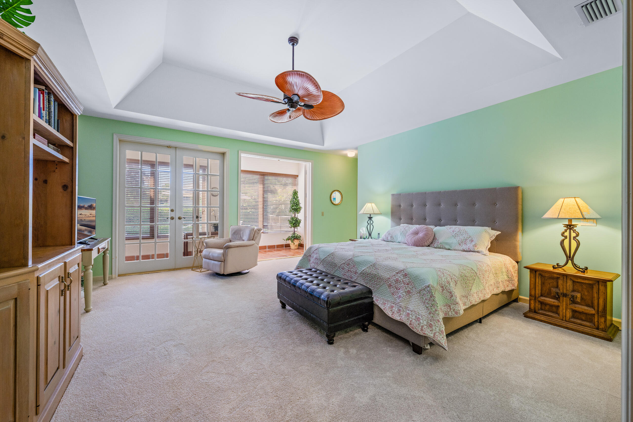 JUPITER HILLS VILLAGE - Residential