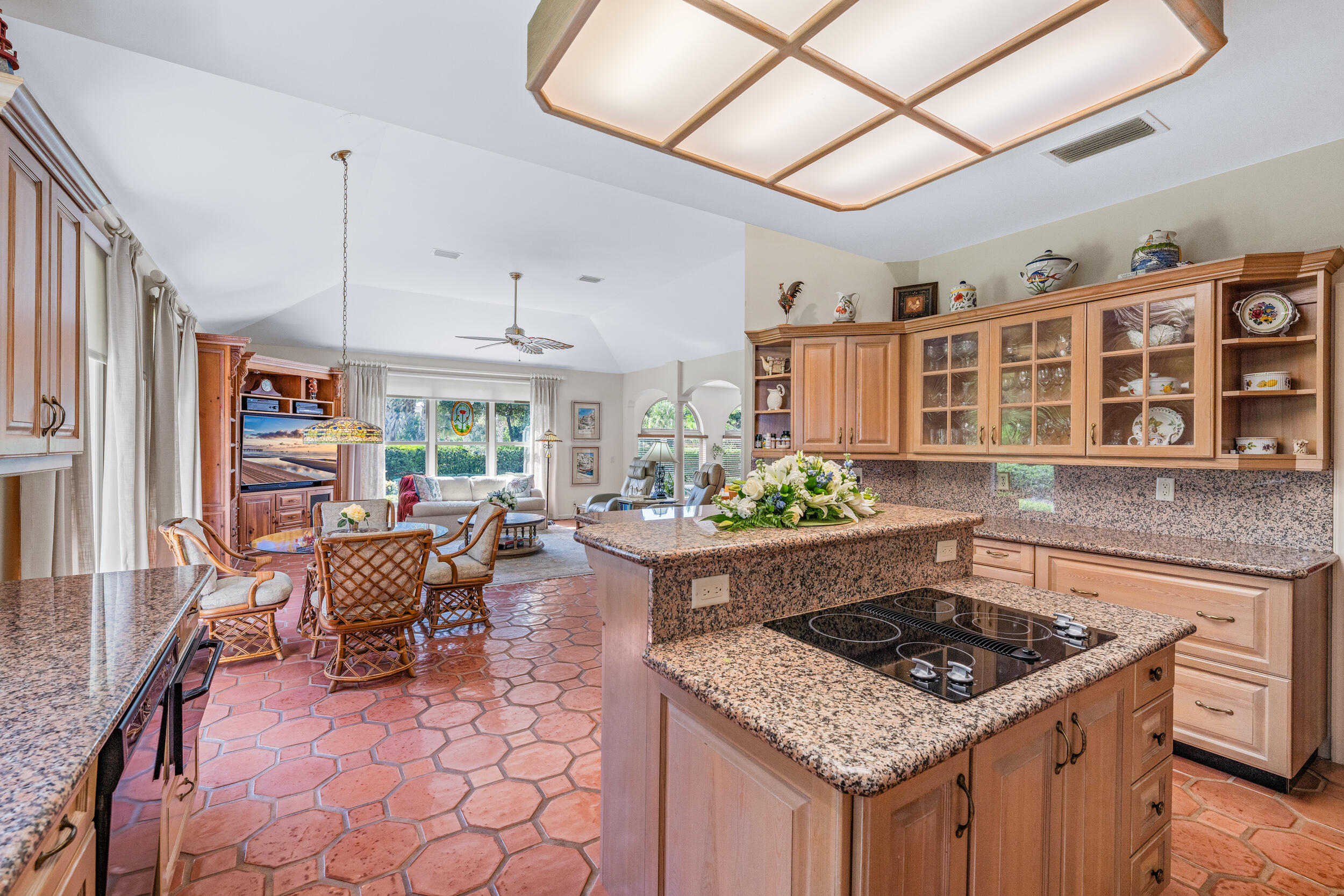 JUPITER HILLS VILLAGE - Residential