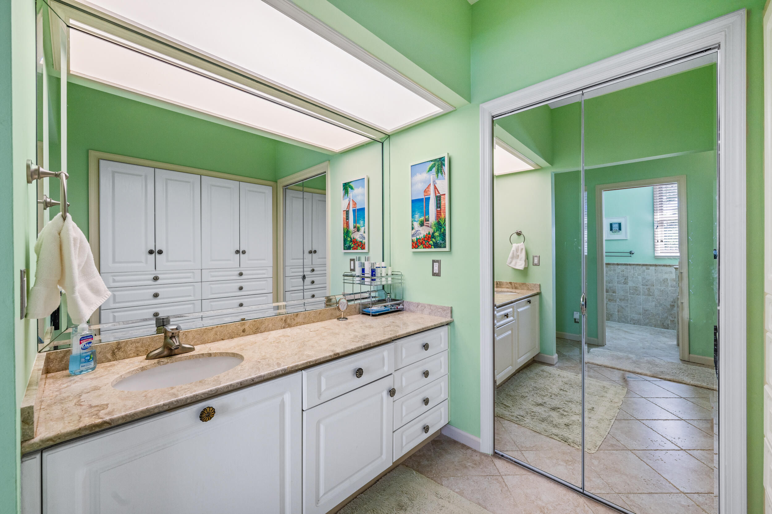 JUPITER HILLS VILLAGE - Residential