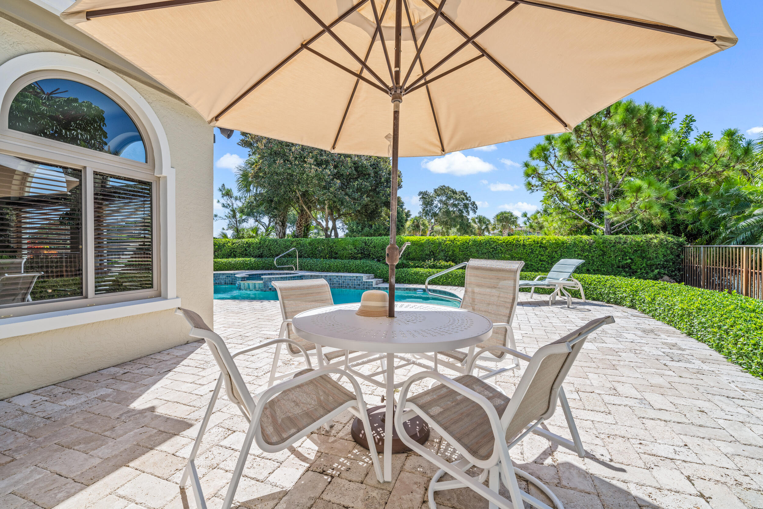JUPITER HILLS VILLAGE - Residential