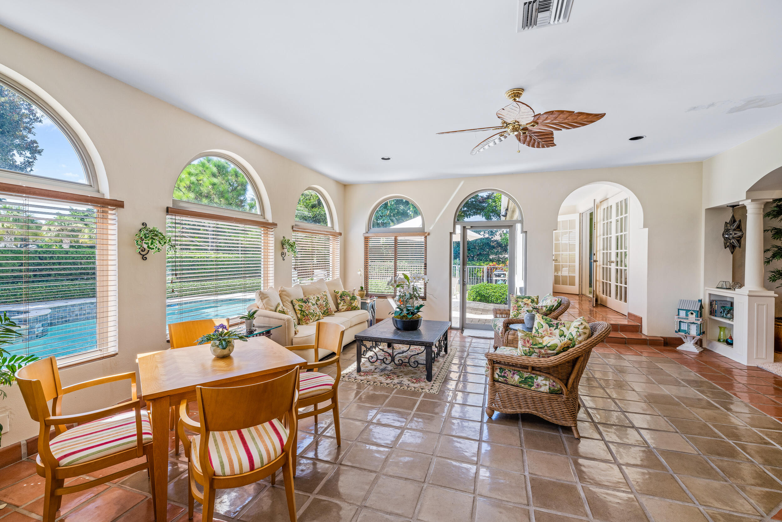 JUPITER HILLS VILLAGE - Residential