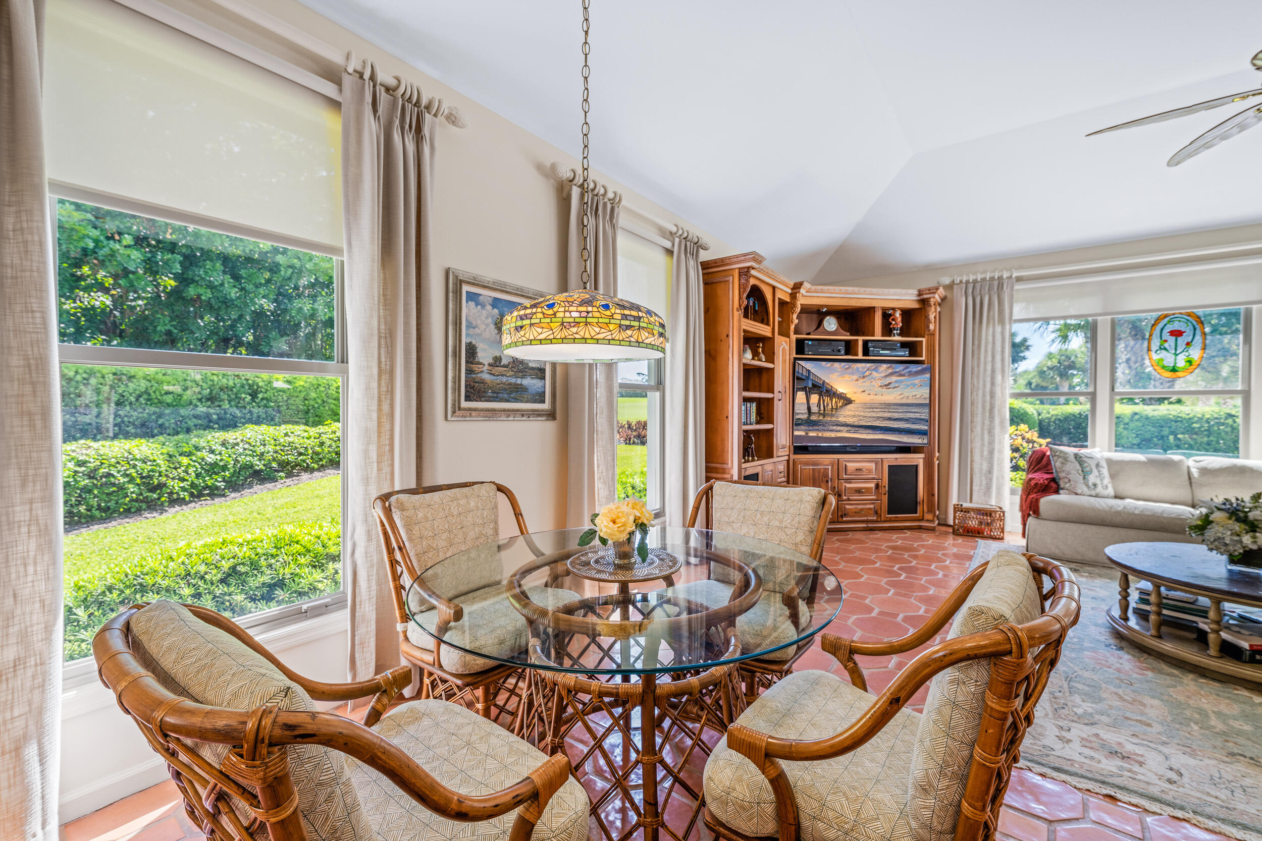 JUPITER HILLS VILLAGE - Residential