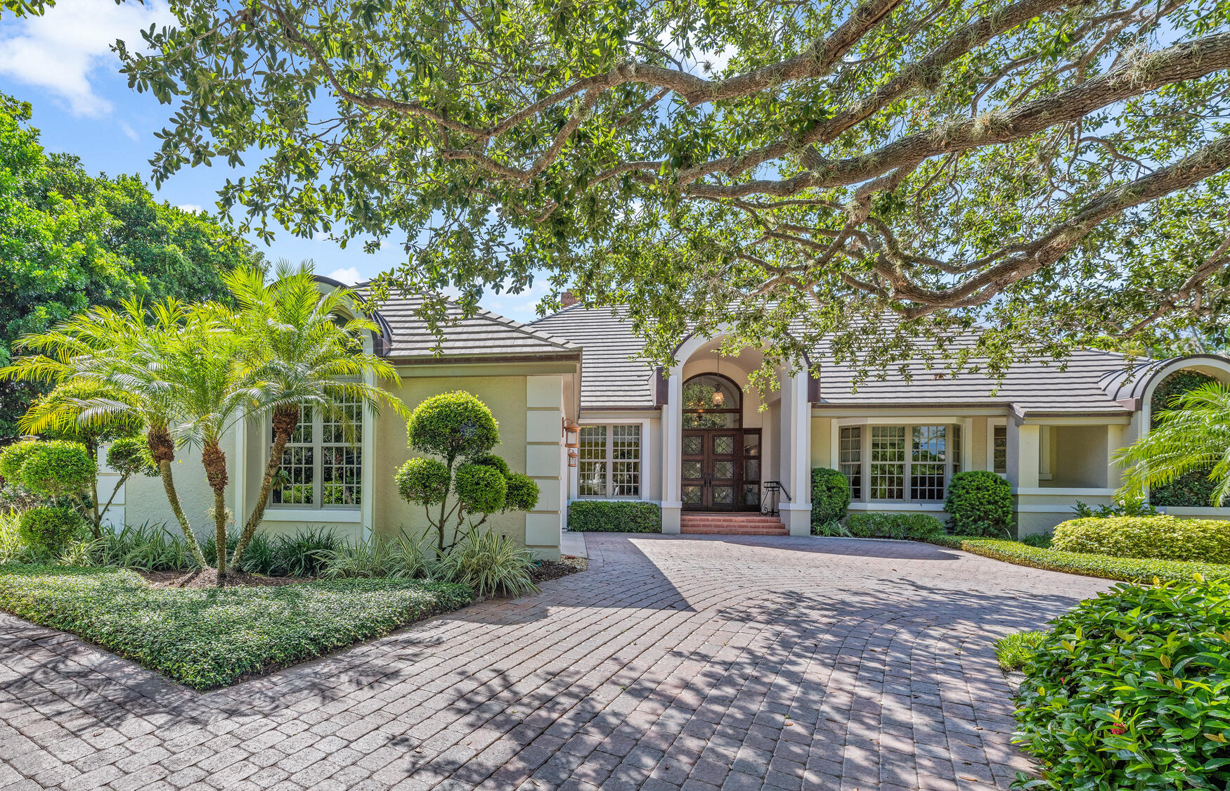 JUPITER HILLS VILLAGE - Residential