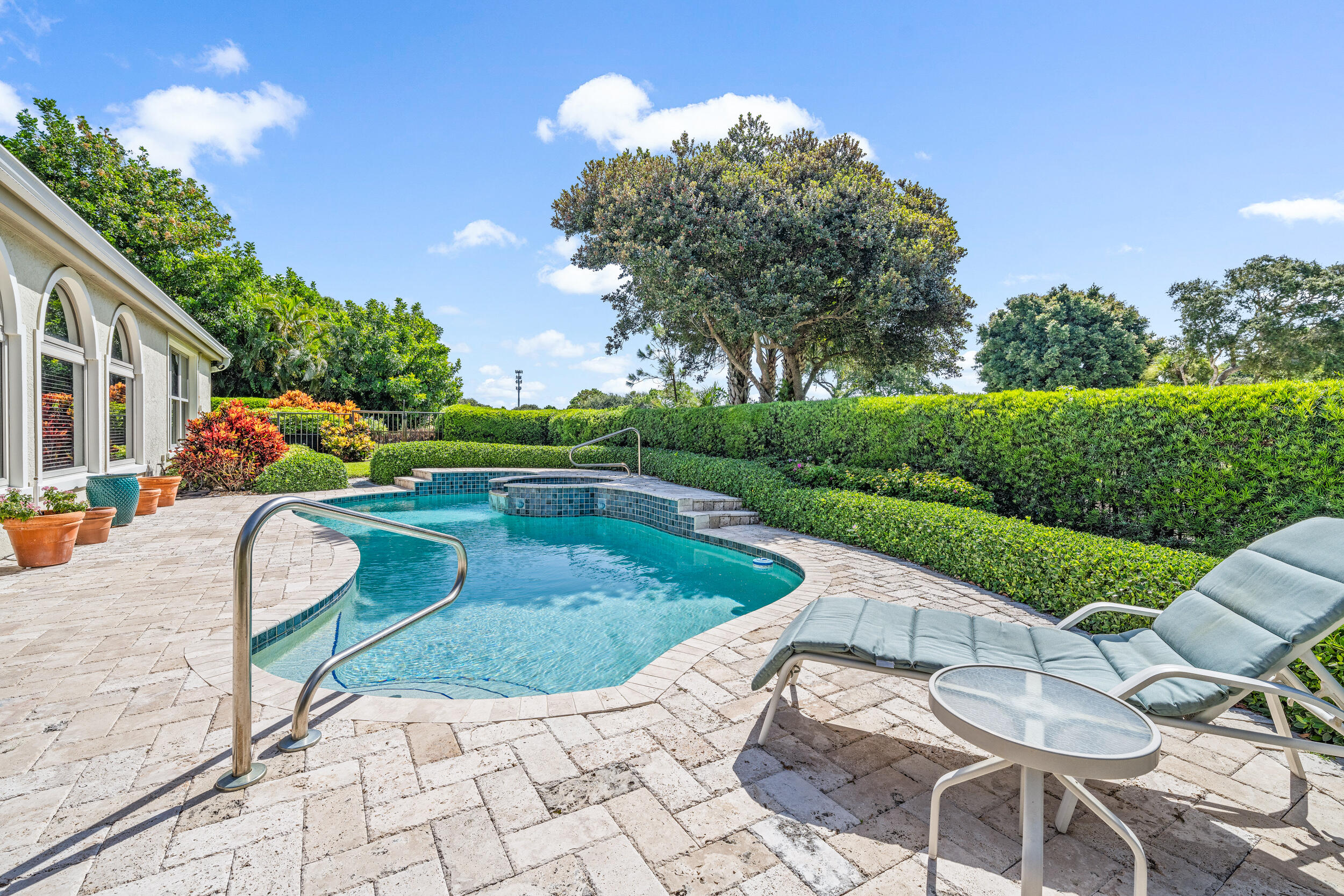 JUPITER HILLS VILLAGE - Residential