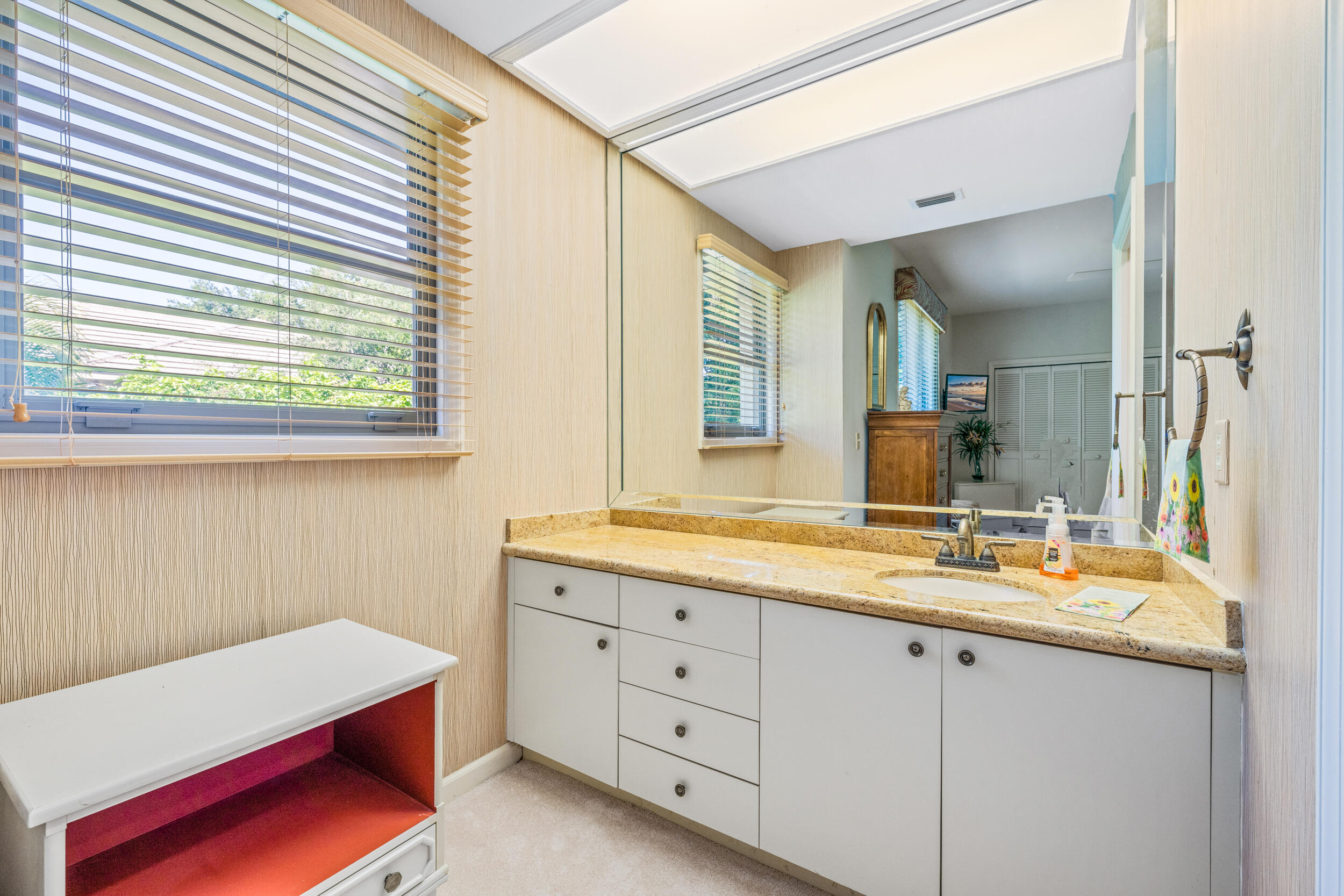 JUPITER HILLS VILLAGE - Residential