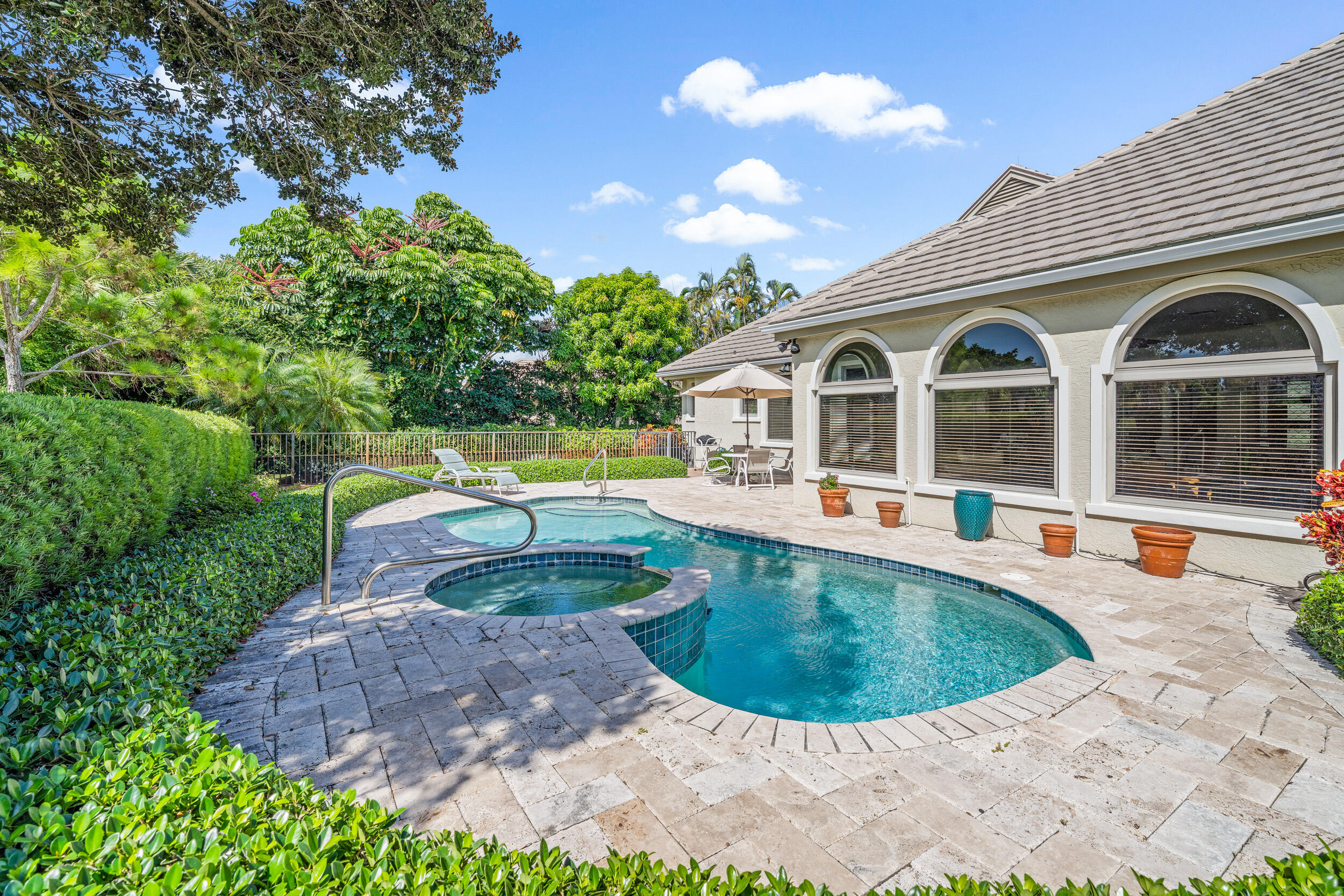 JUPITER HILLS VILLAGE - Residential