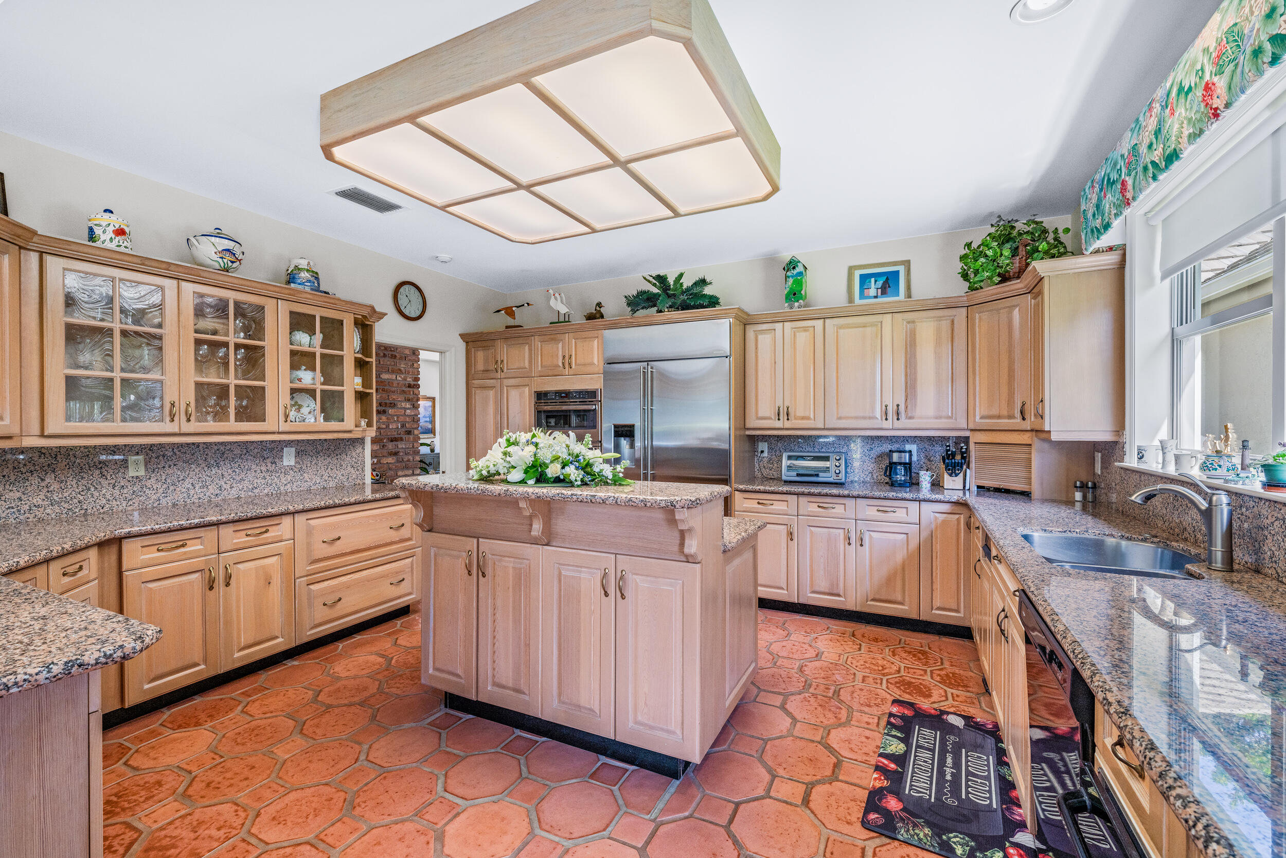 JUPITER HILLS VILLAGE - Residential