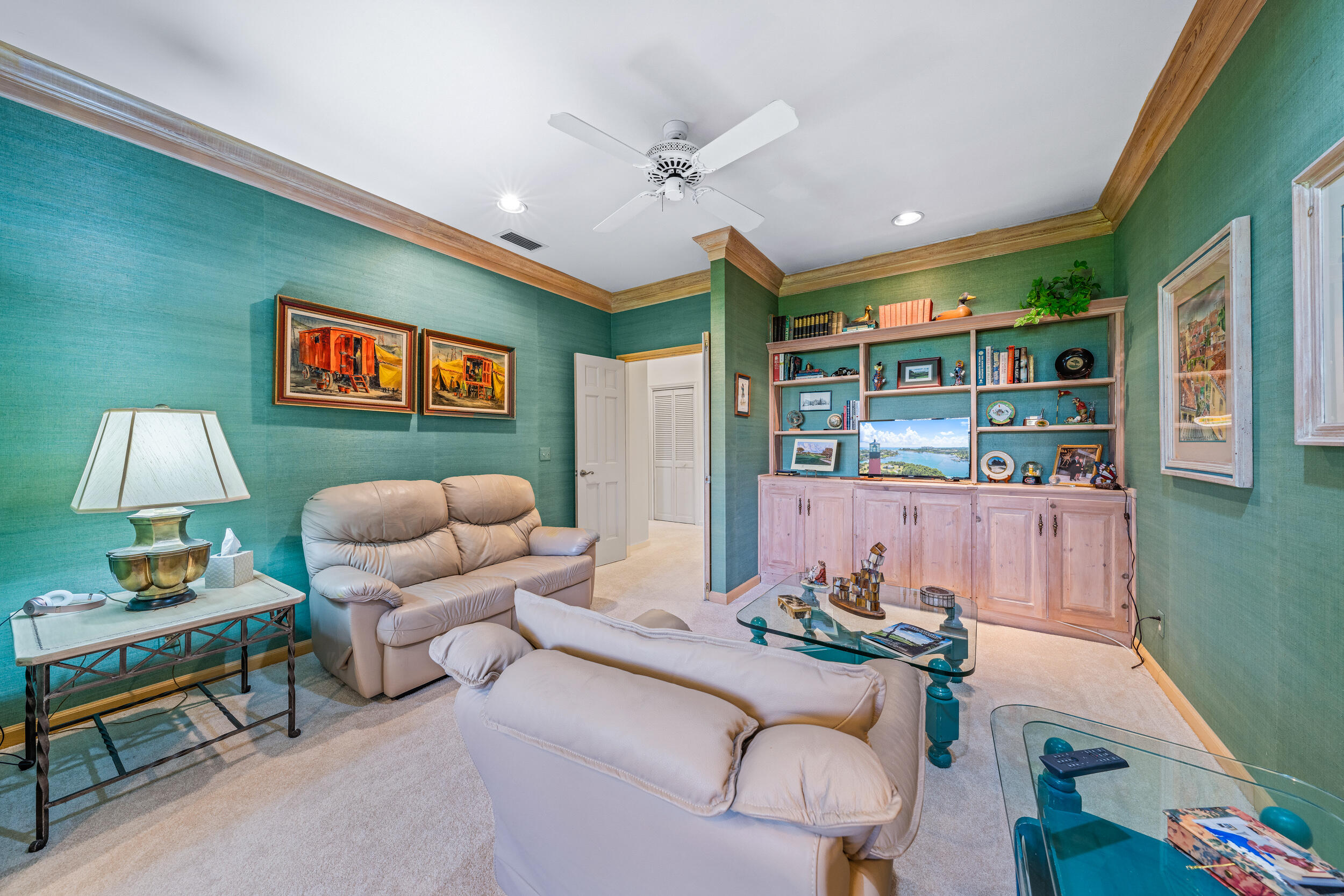 JUPITER HILLS VILLAGE - Residential