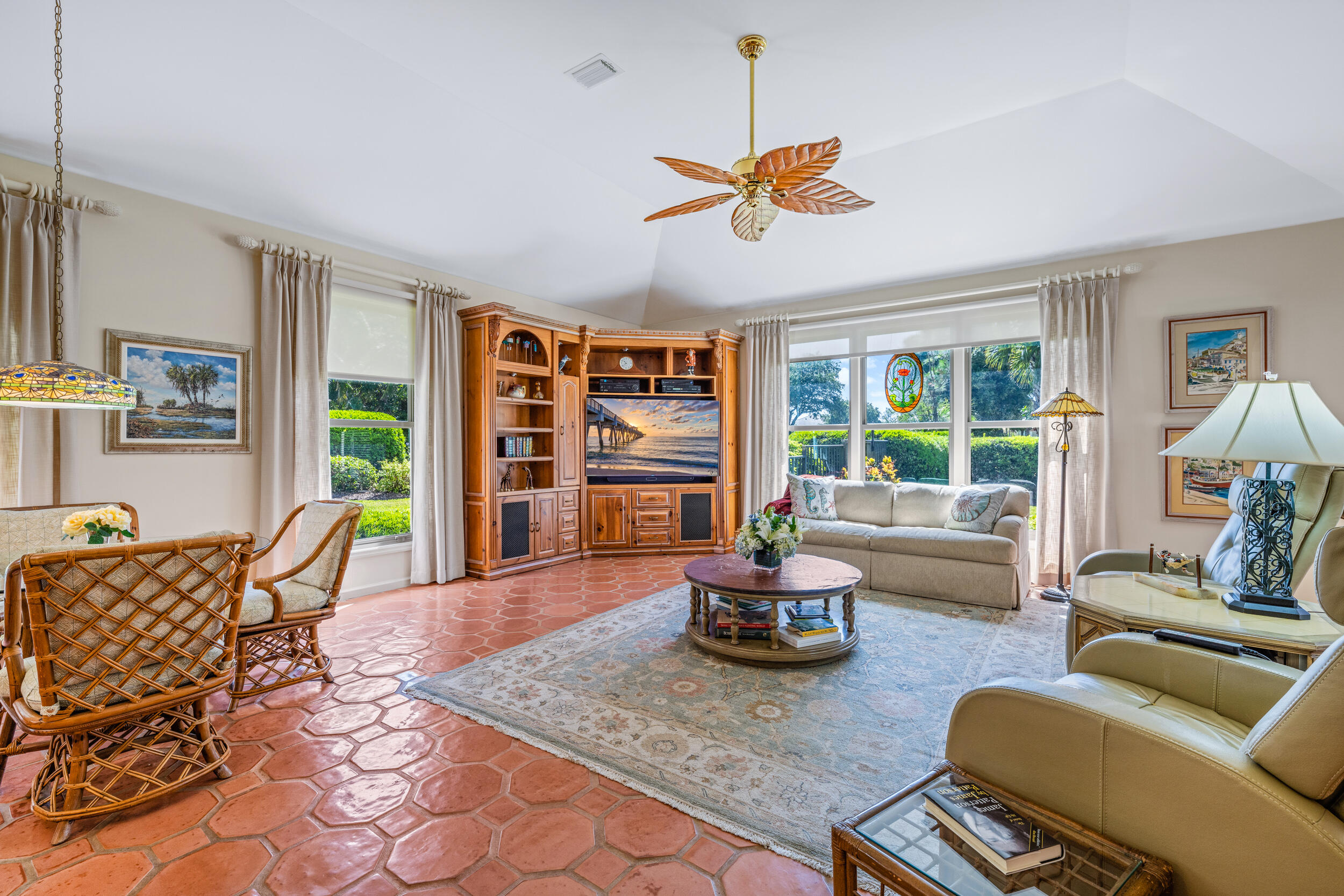 JUPITER HILLS VILLAGE - Residential