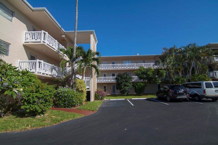 Beautiful Move In ready! Light and bright. Recently renovated. 1 bedroom, 1 bath with lots of storage space. Have your morning coffee on the screened in balcony, mosey down to enjoy the pool, shopping, beaches restaurants and more! Well maintained 55+ community with many amenities! Fit to be active or just relax!
