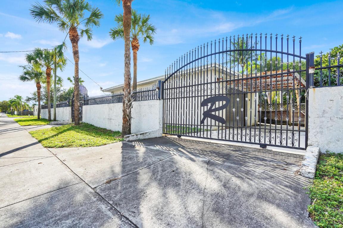 SPANISH VILLAGE - Residential