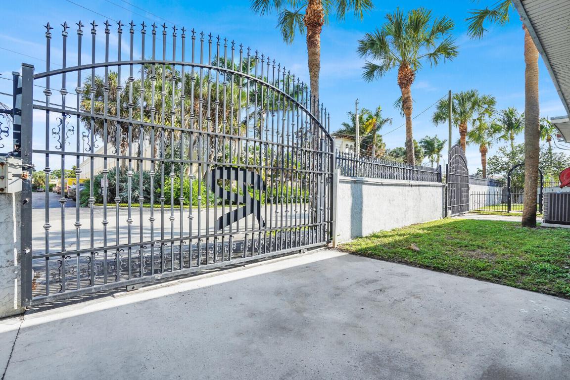 SPANISH VILLAGE - Residential