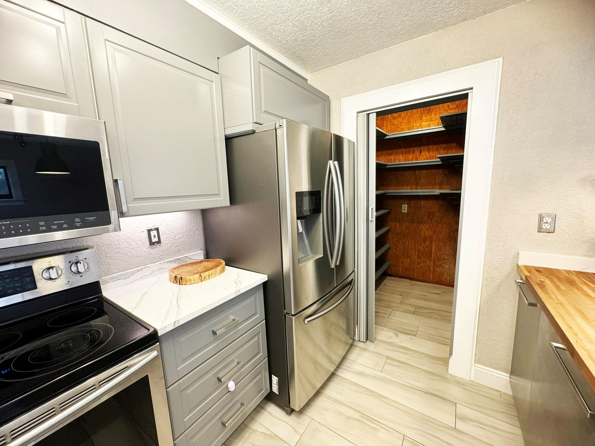 SANDTREE - Residential Lease