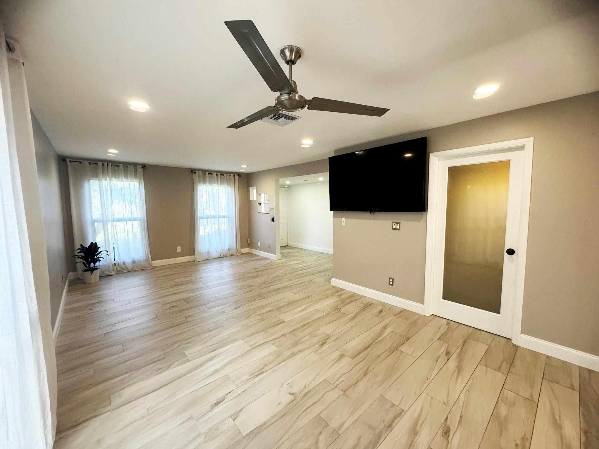 SANDTREE - Residential Lease
