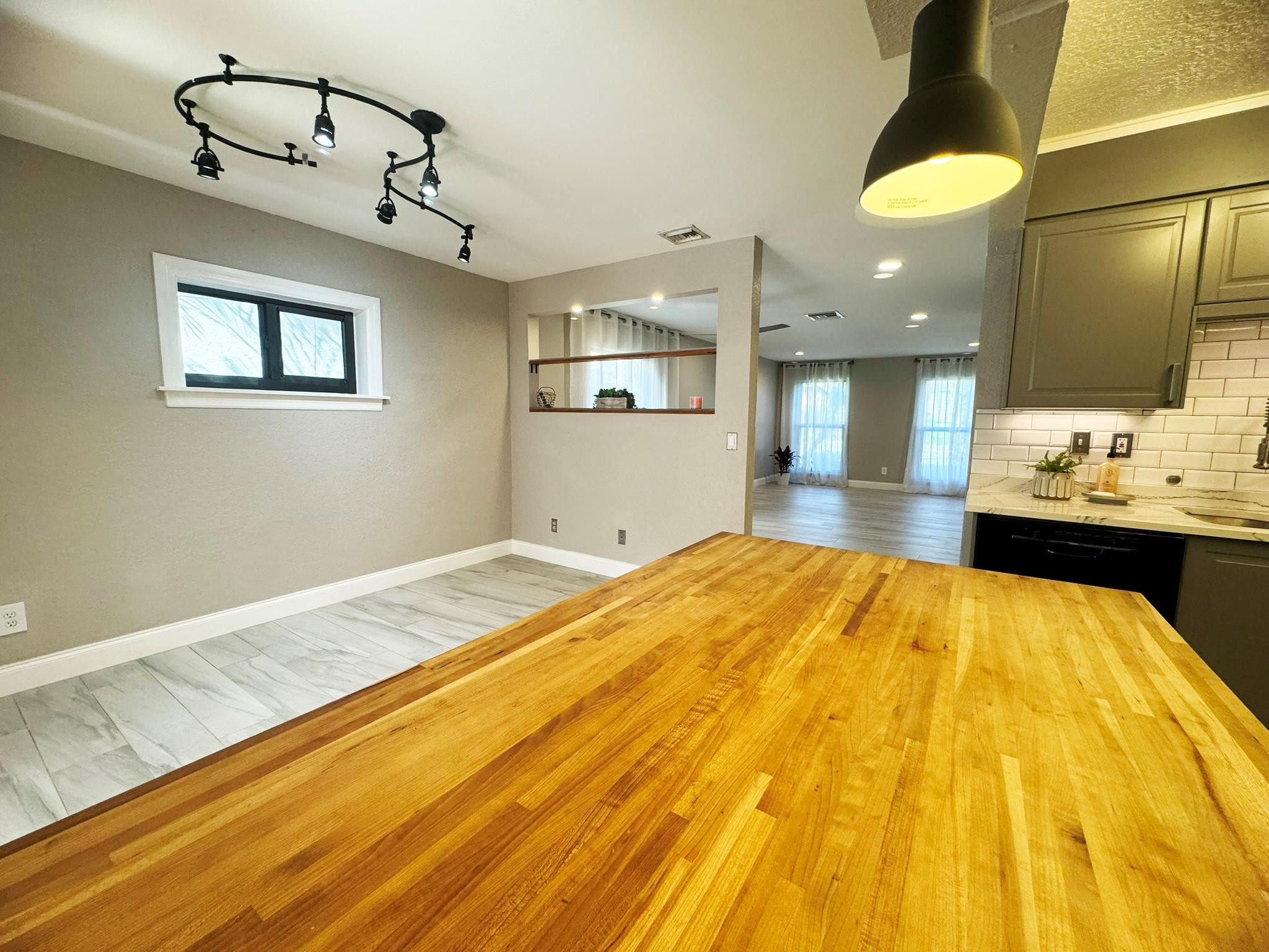 SANDTREE - Residential Lease