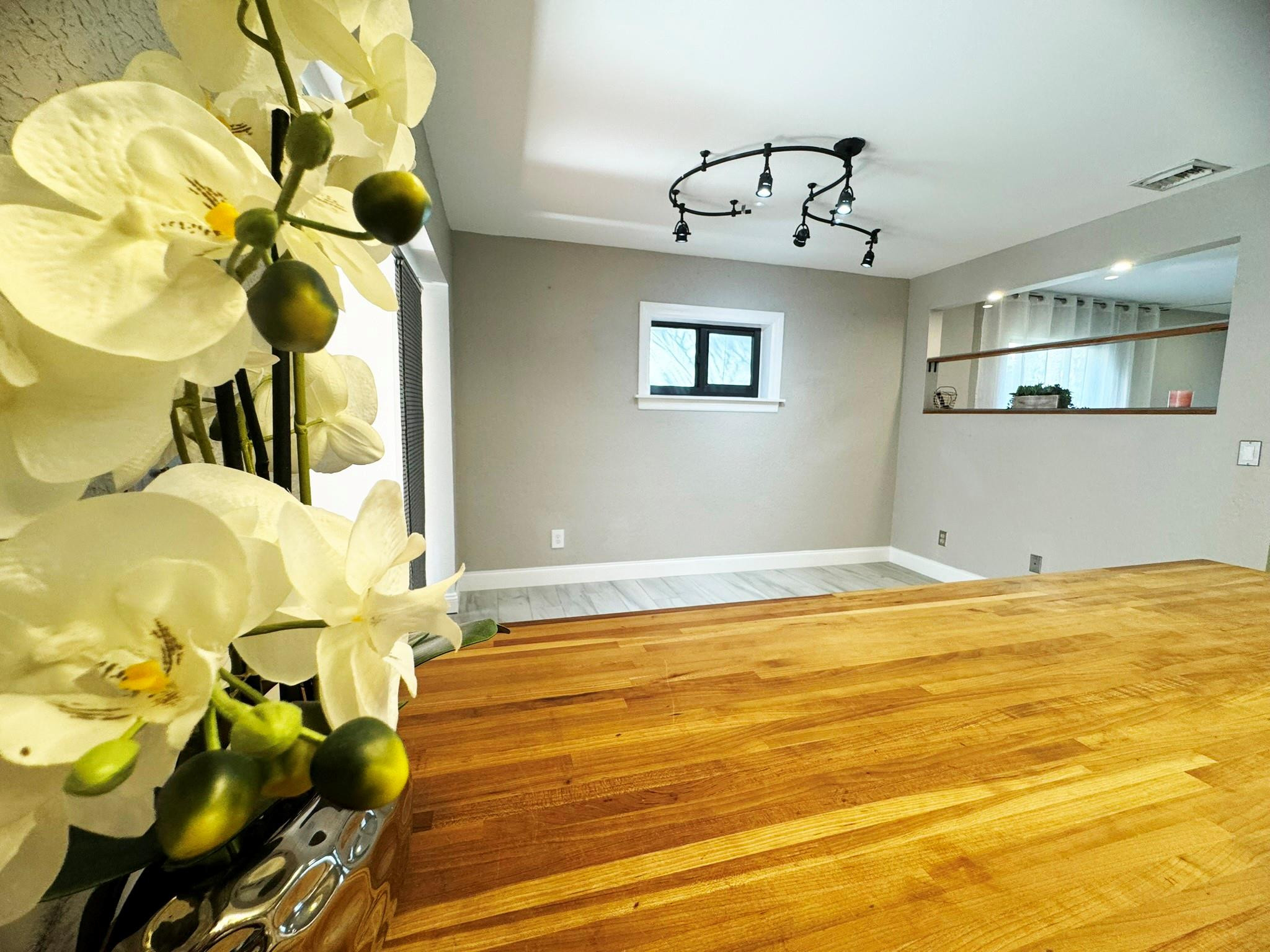 SANDTREE - Residential Lease