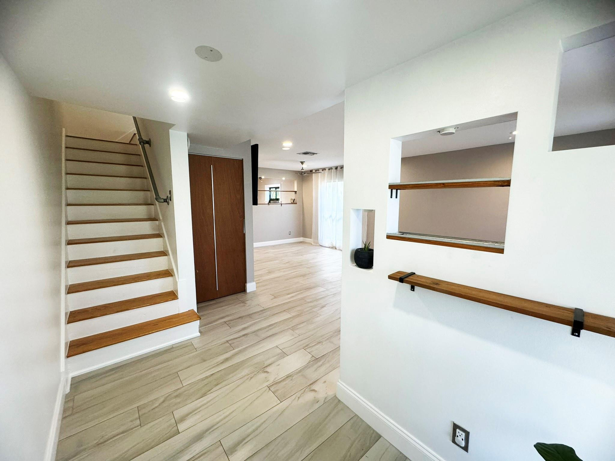 SANDTREE - Residential Lease