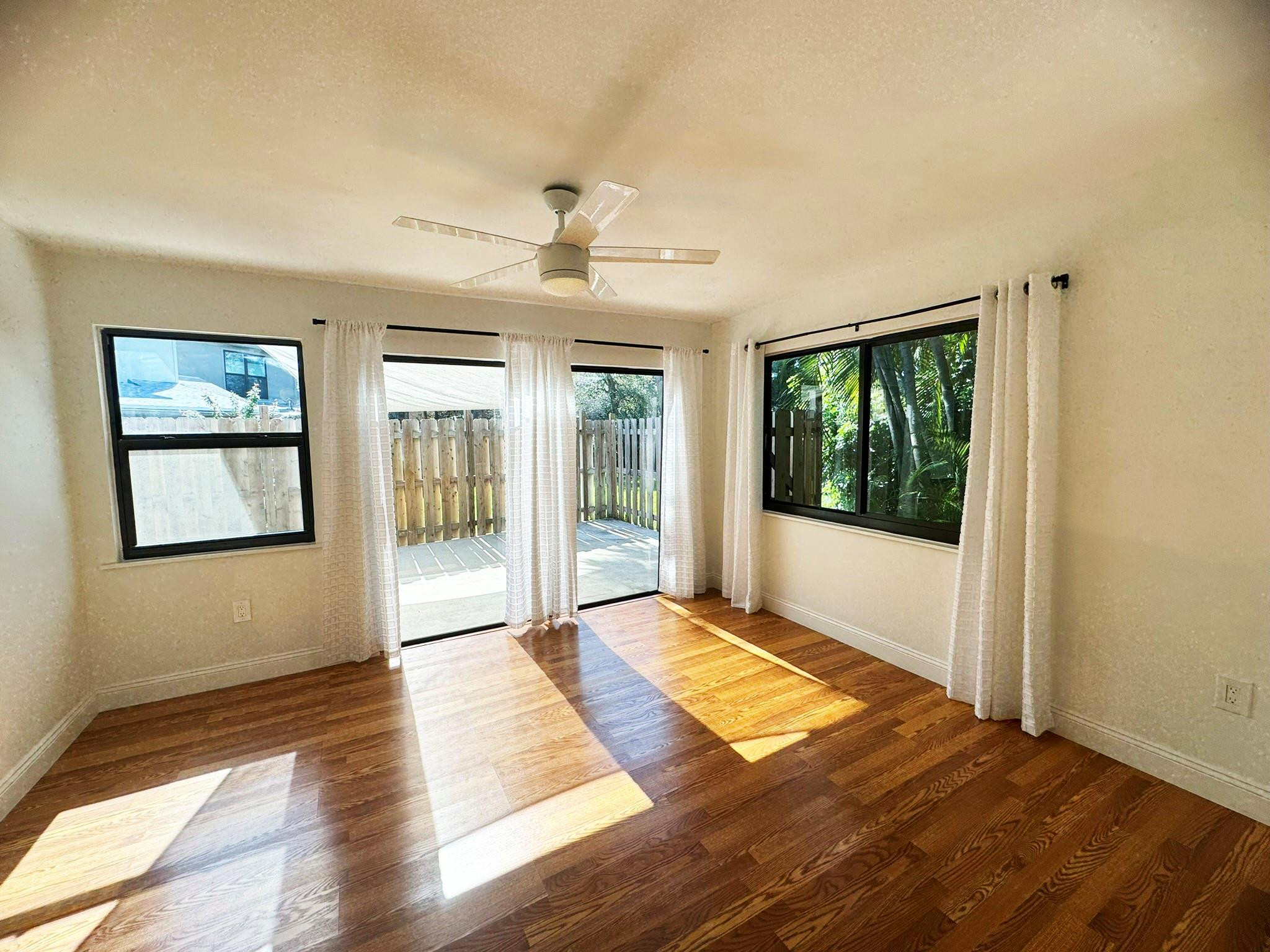 SANDTREE - Residential Lease