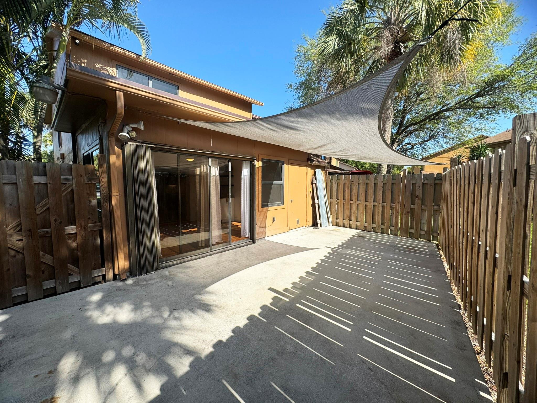 SANDTREE - Residential Lease