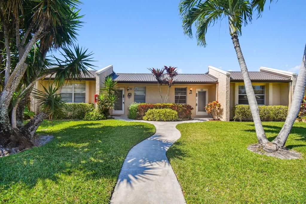 Photo of 203 Lake Meryl Drive, West Palm Beach, FL 33411 (MLS # R10871051)