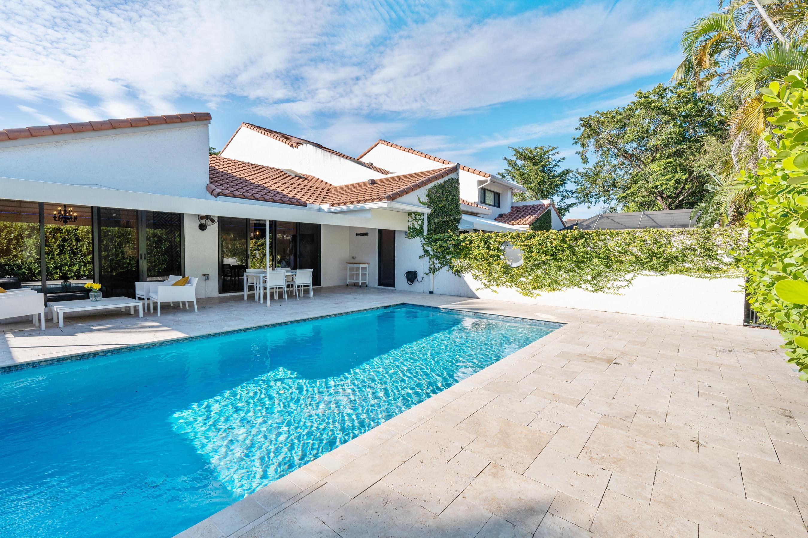 WINDSOR WAY 1 - Residential