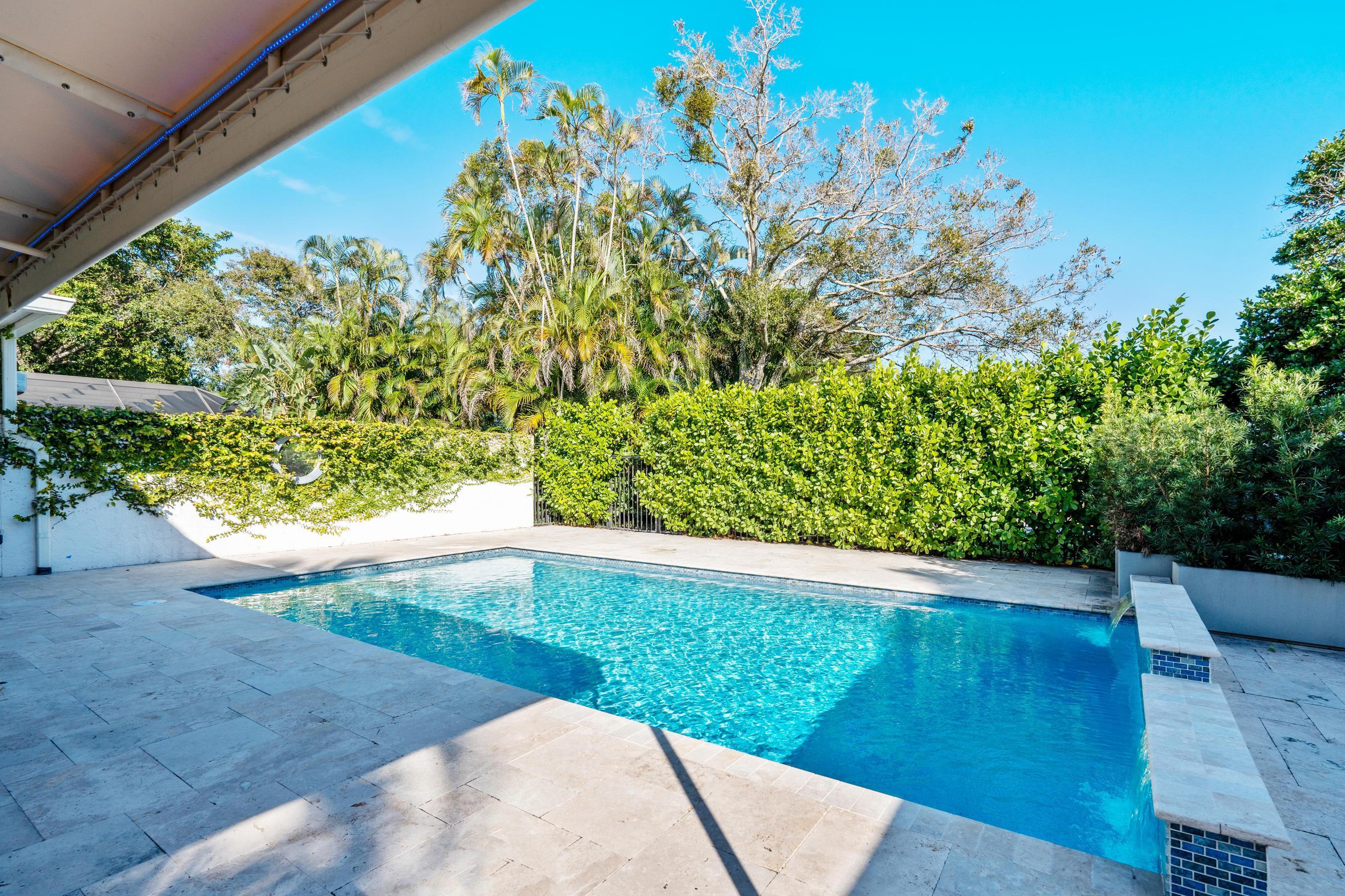 WINDSOR WAY 1 - Residential