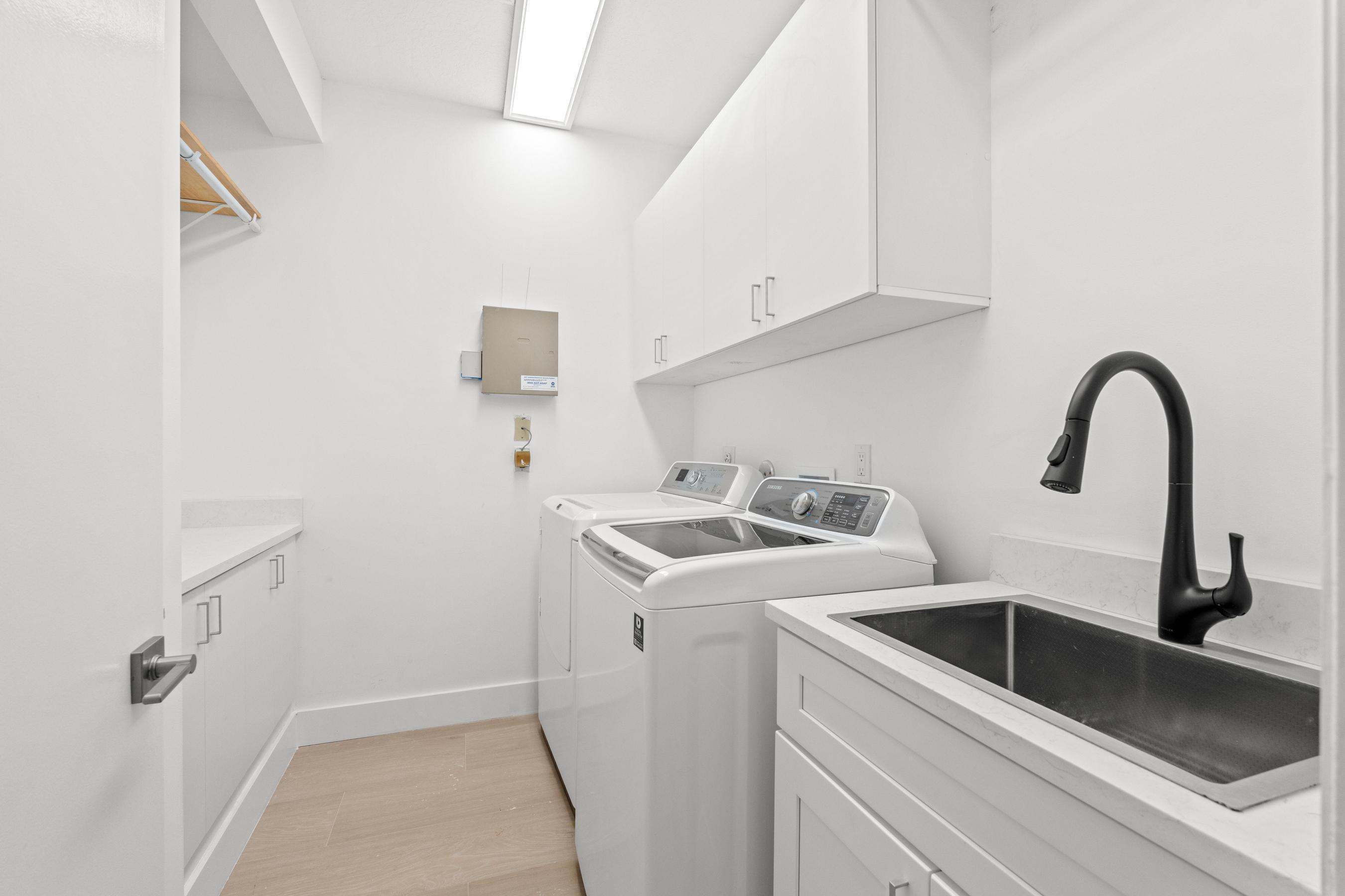 WINDSOR WAY 1 - Residential