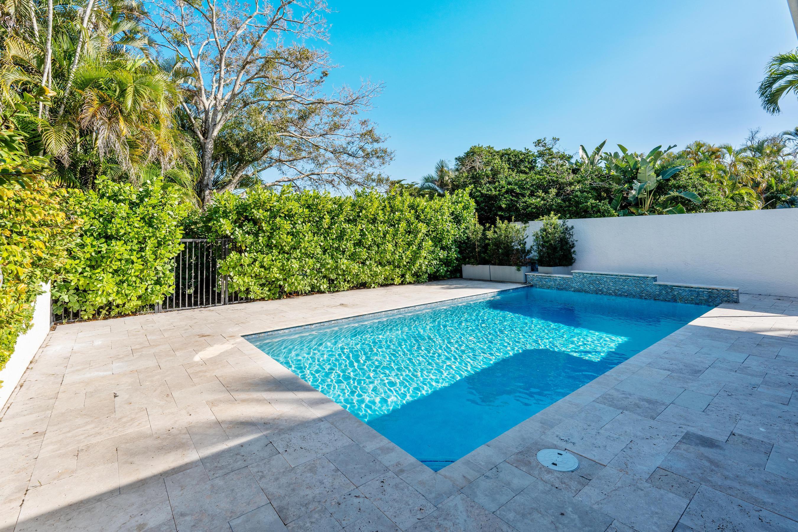 WINDSOR WAY 1 - Residential