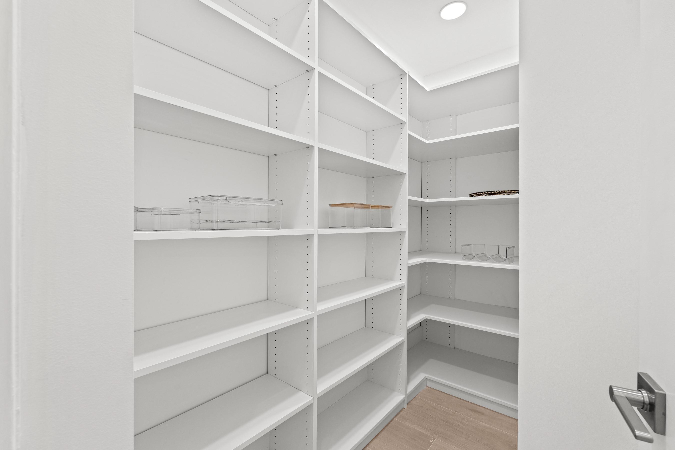WINDSOR WAY 1 - Residential