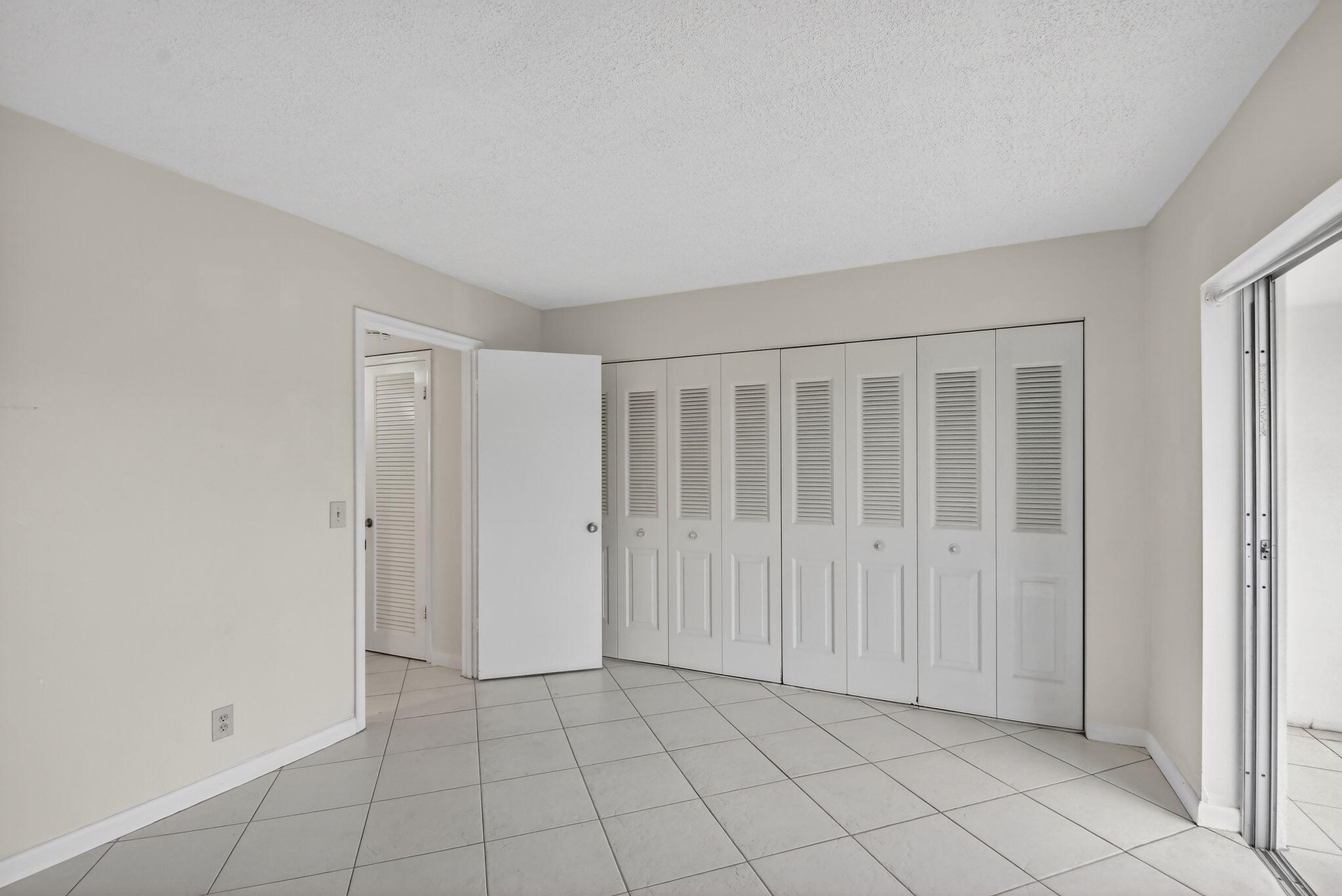 NORTHAMPTON CONDOS - Residential Lease