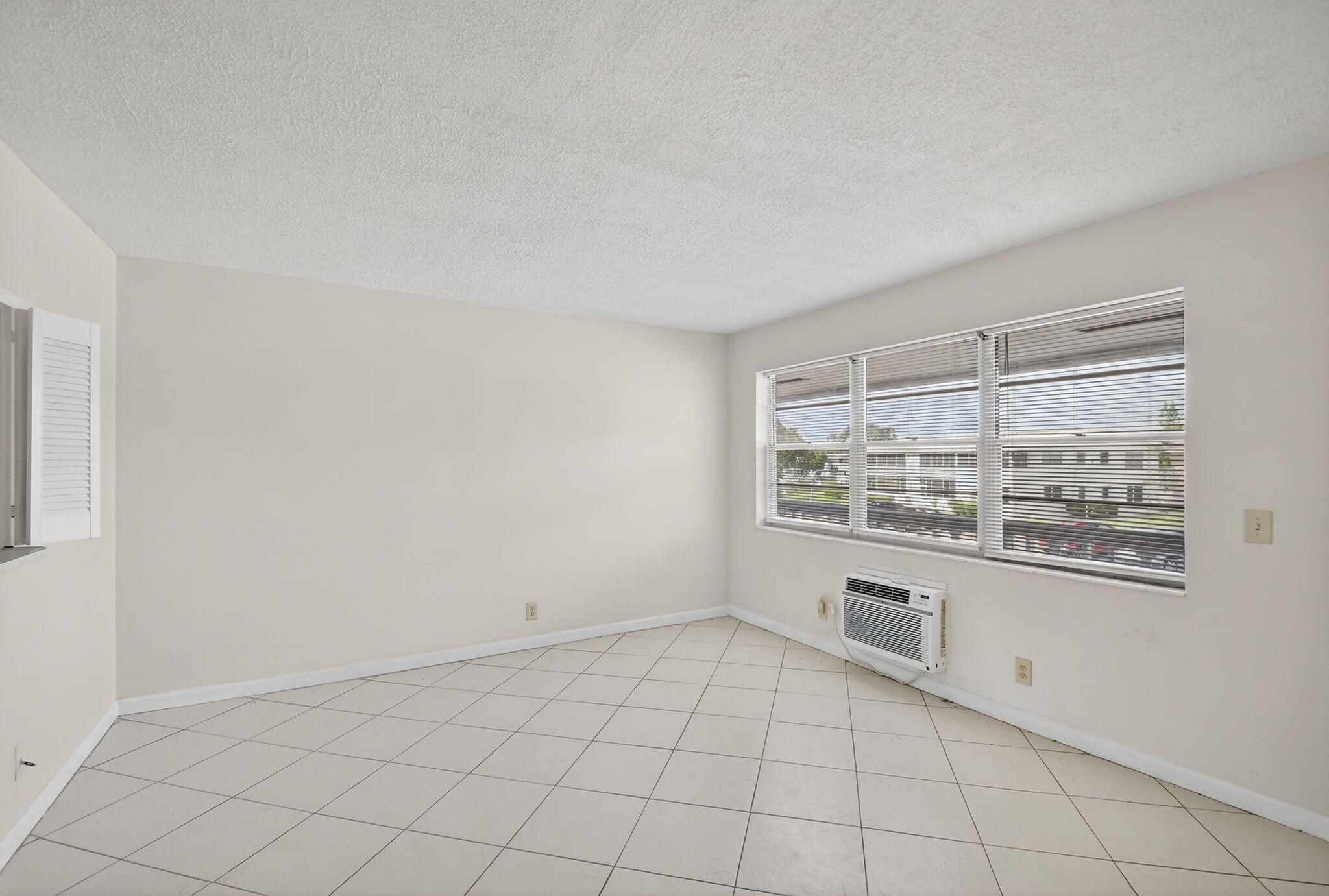 NORTHAMPTON CONDOS - Residential Lease