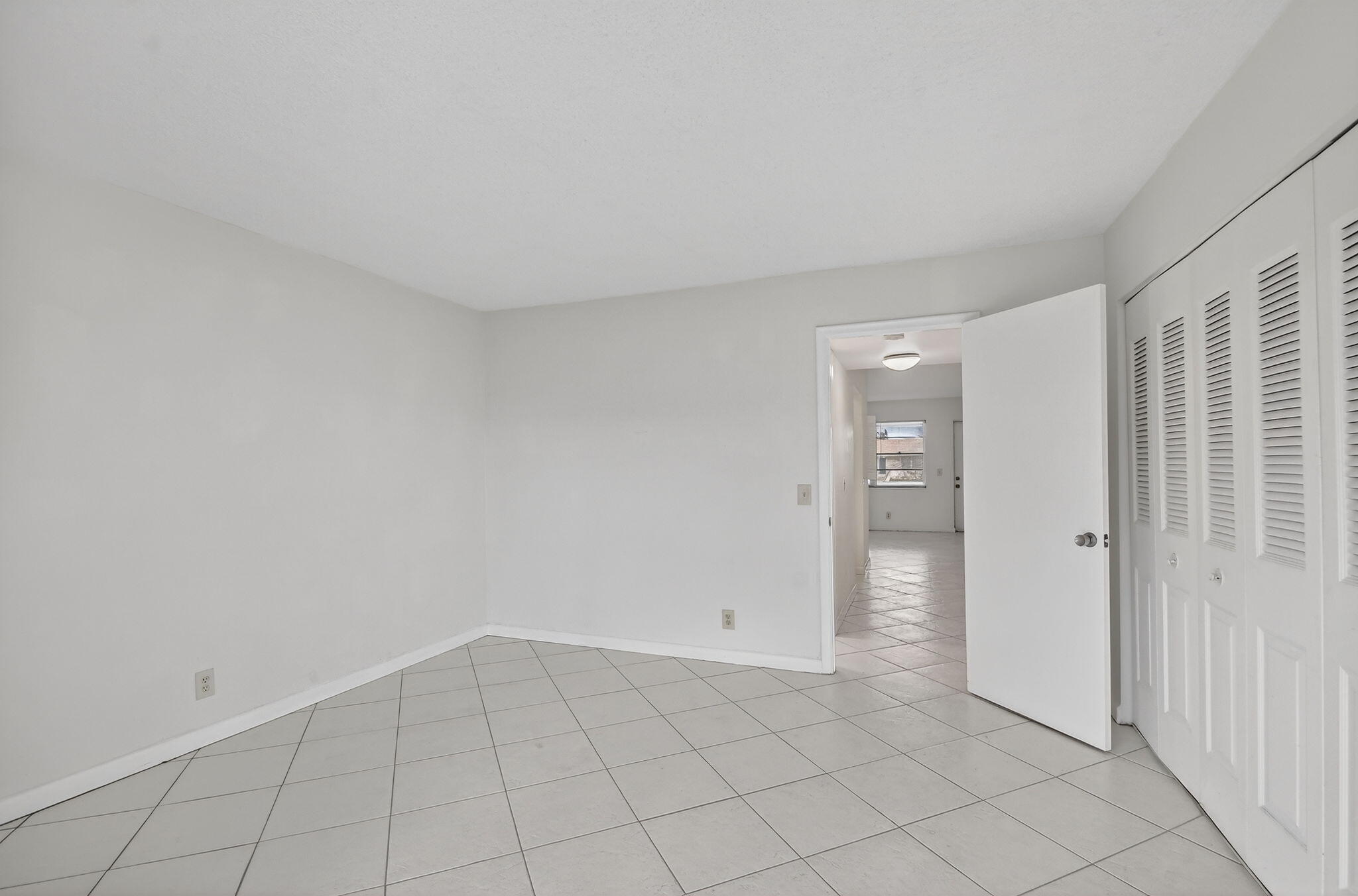 NORTHAMPTON CONDOS - Residential Lease